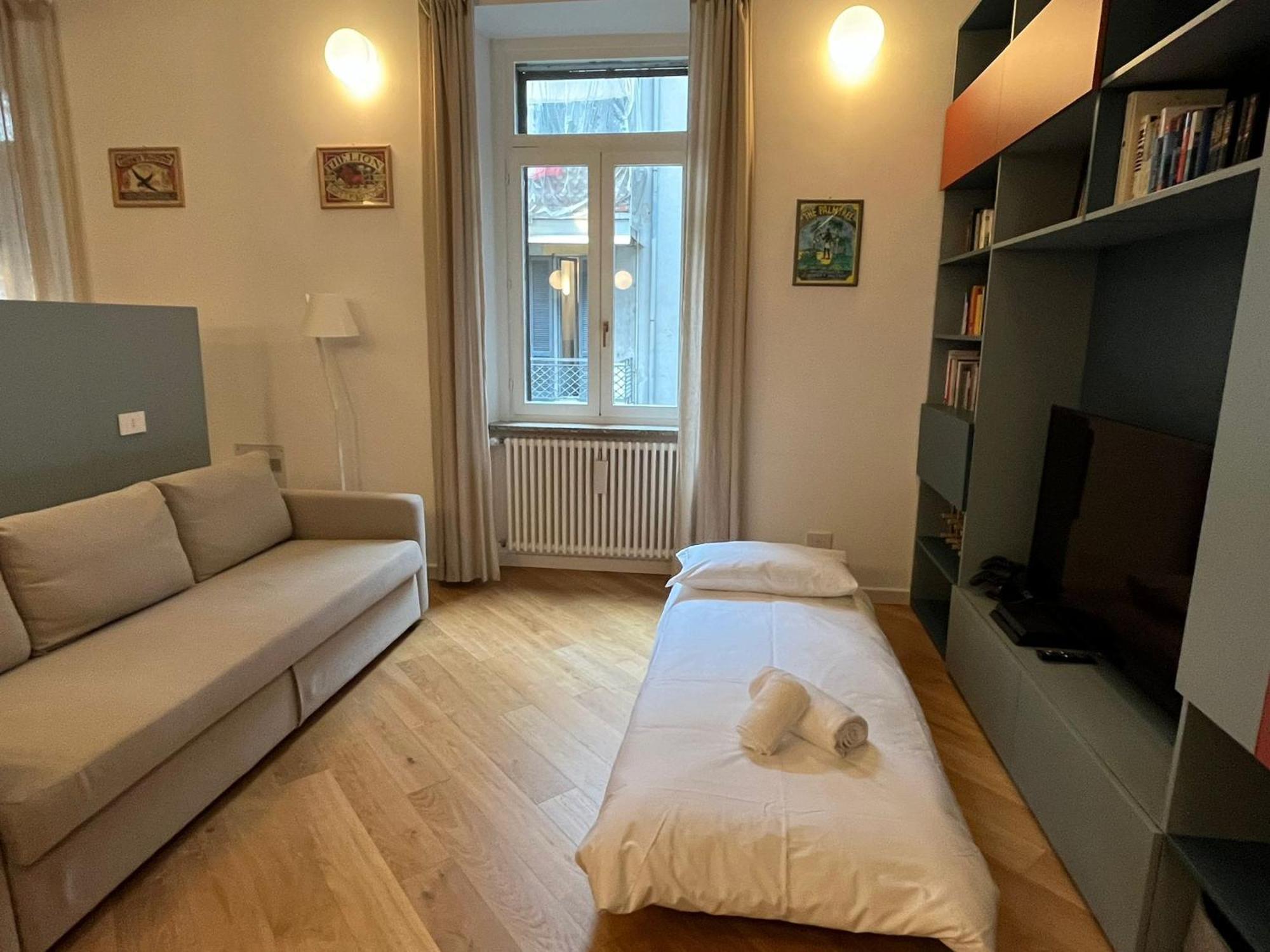 Elegante E Ampio Bilocale Vicino Stazione Appartement