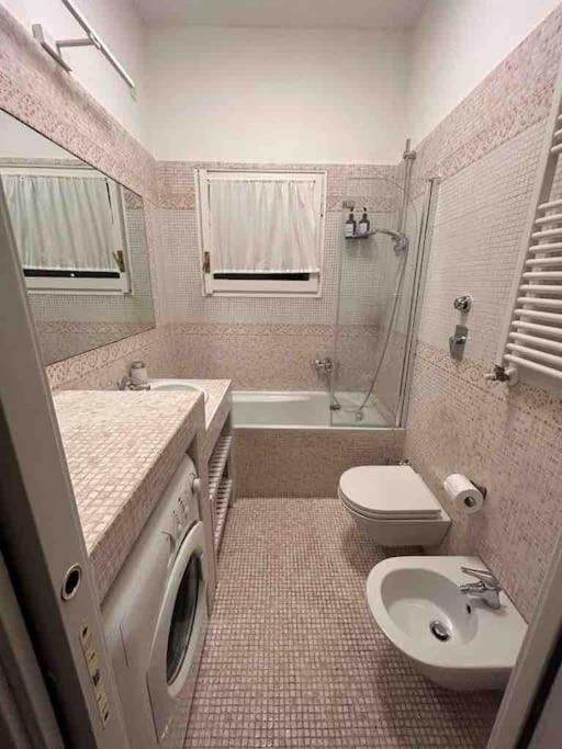 Leilighet House - 20 Min From Center, Free Wifi And Private Parking *