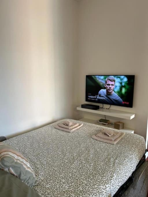 Leilighet House - 20 Min From Center, Free Wifi And Private Parking Milano