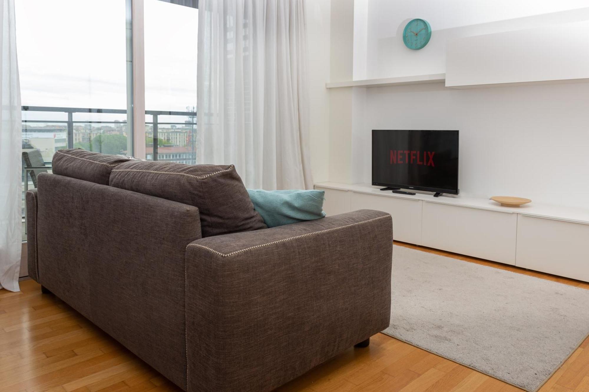 Gym And Pool Exclusive Apartment