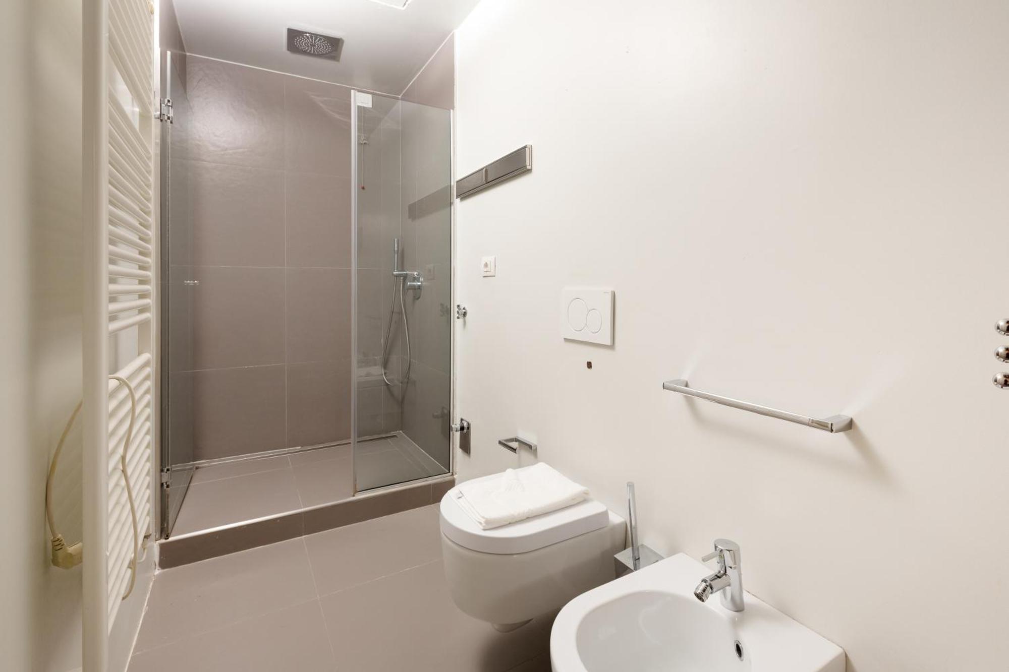 Apartment Modern 280m From Arco Della Pace!