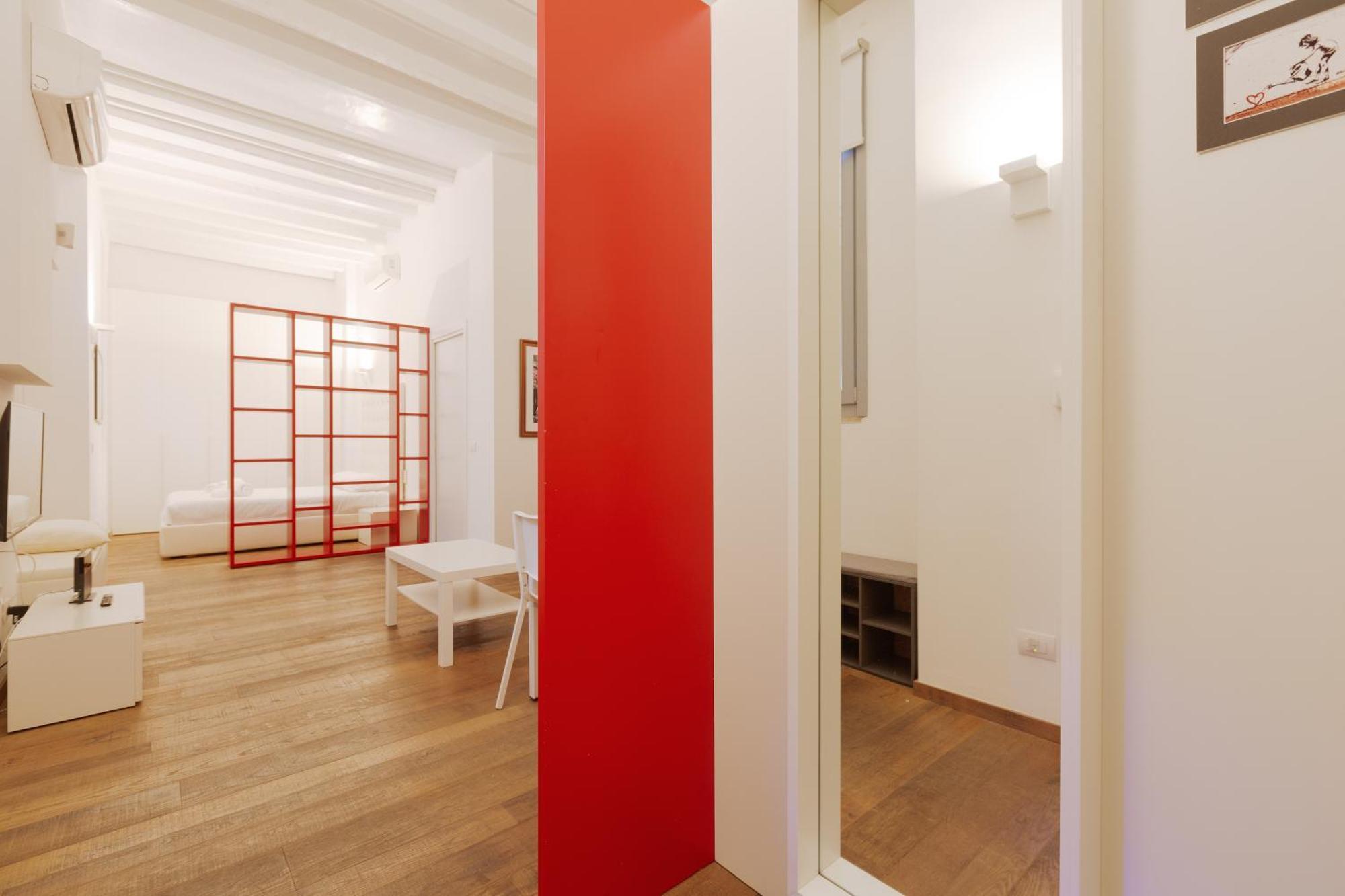 Modern 280m From Arco Della Pace!