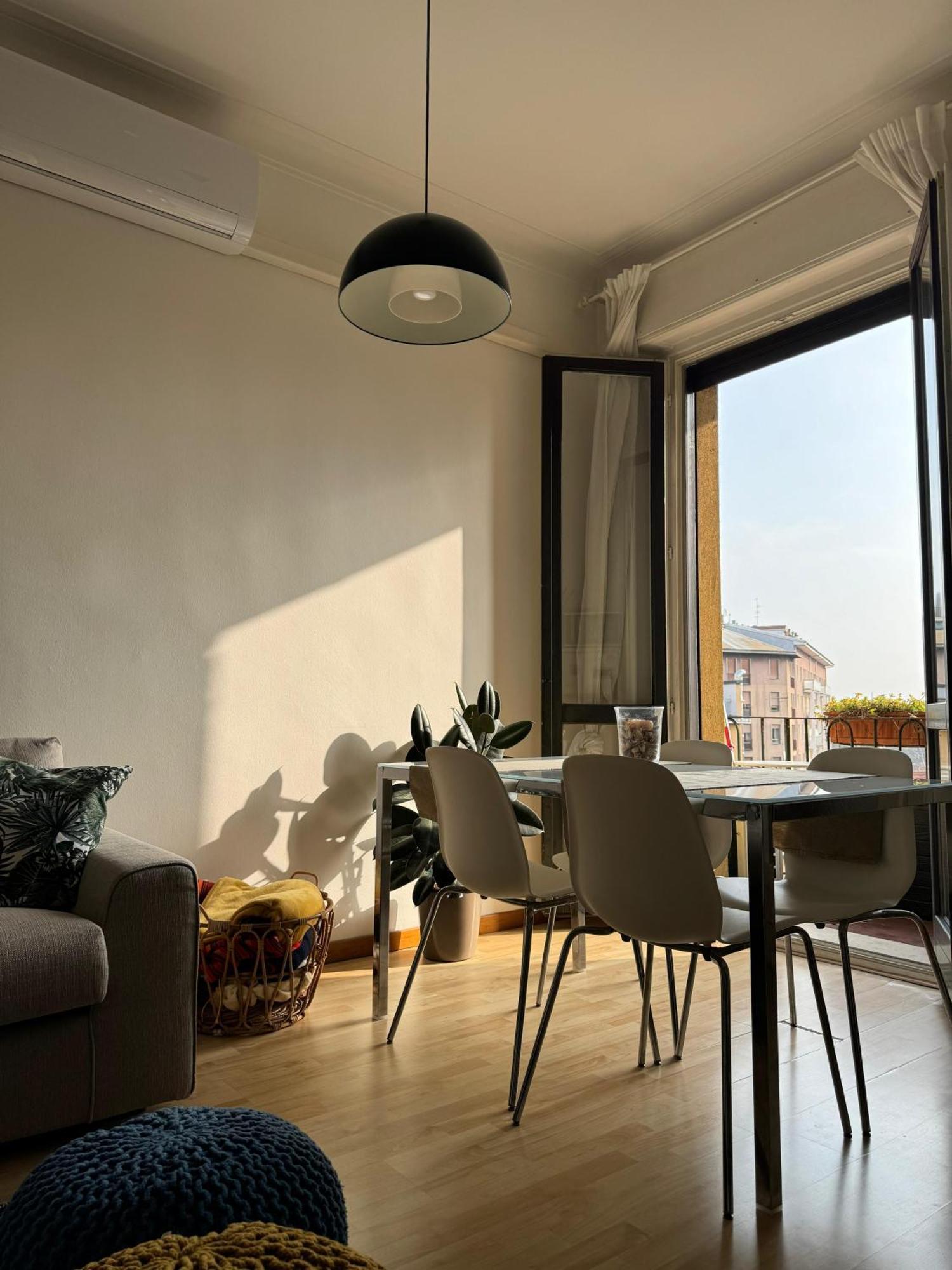 Apartment Trilocale Con Due Balconi A Isola Porta Nuova Milan