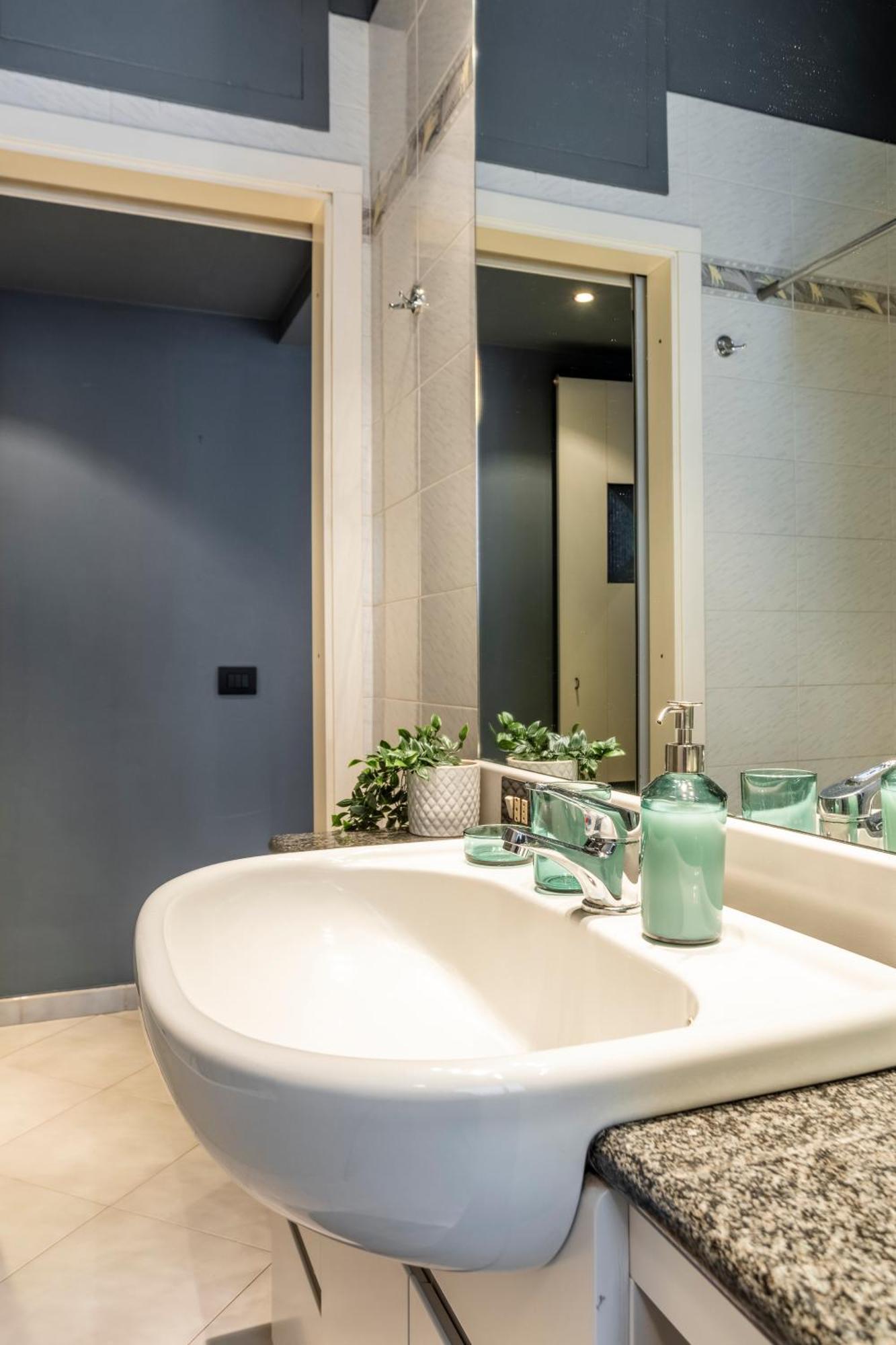 Appartement - 10 Minutes To Duomo And Train Station Milaan