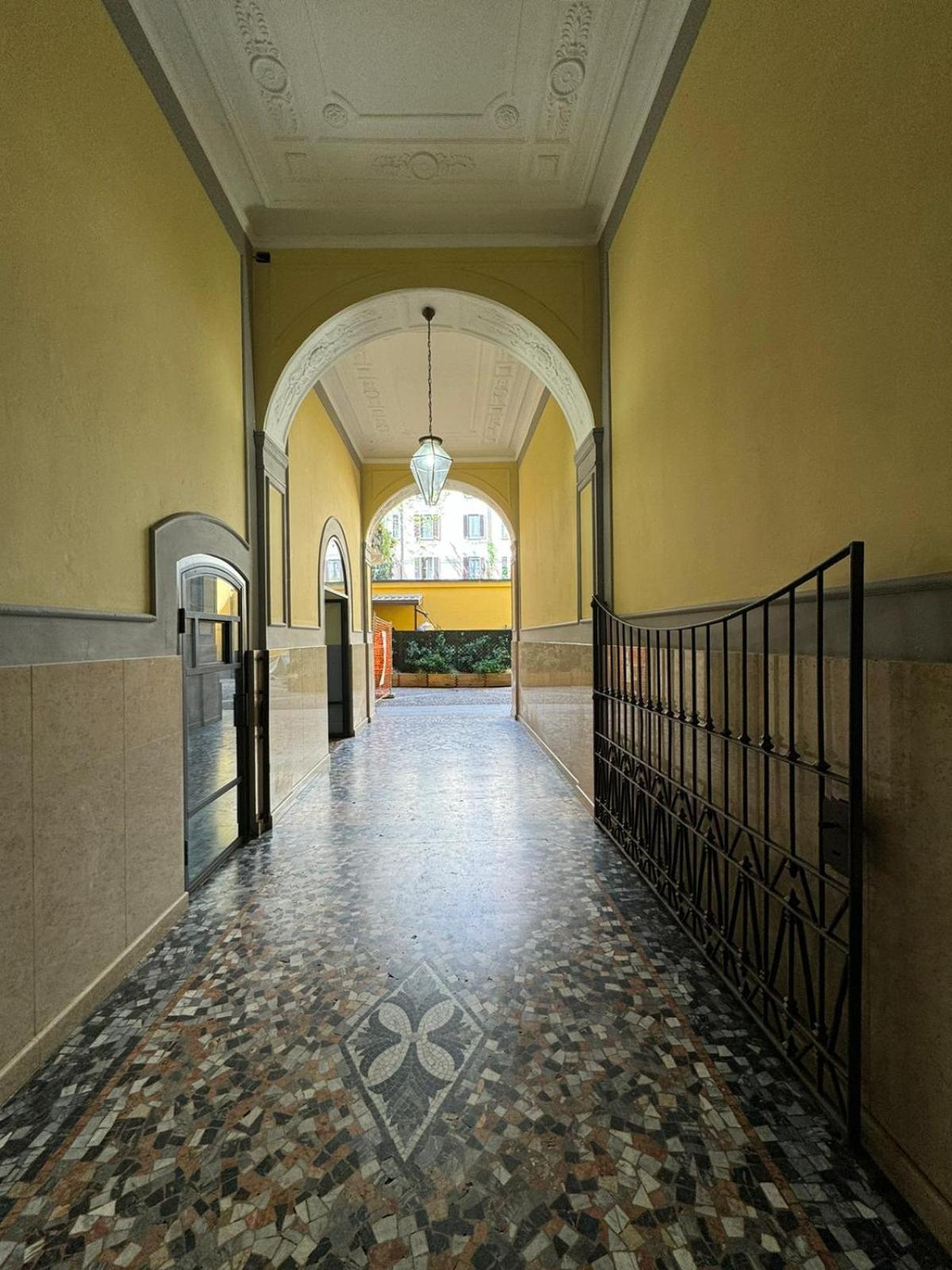 Be Your - Sister's House Milan