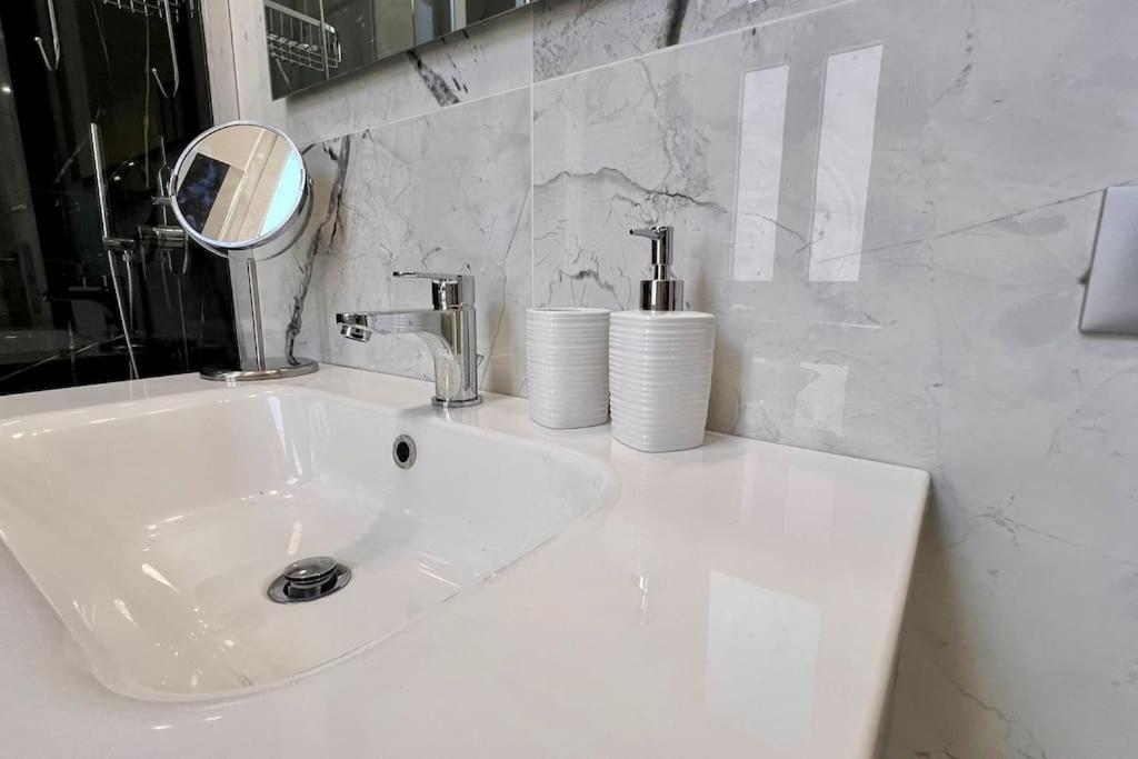 Urban House - Modern Flat Navigli Milan Center Apartment