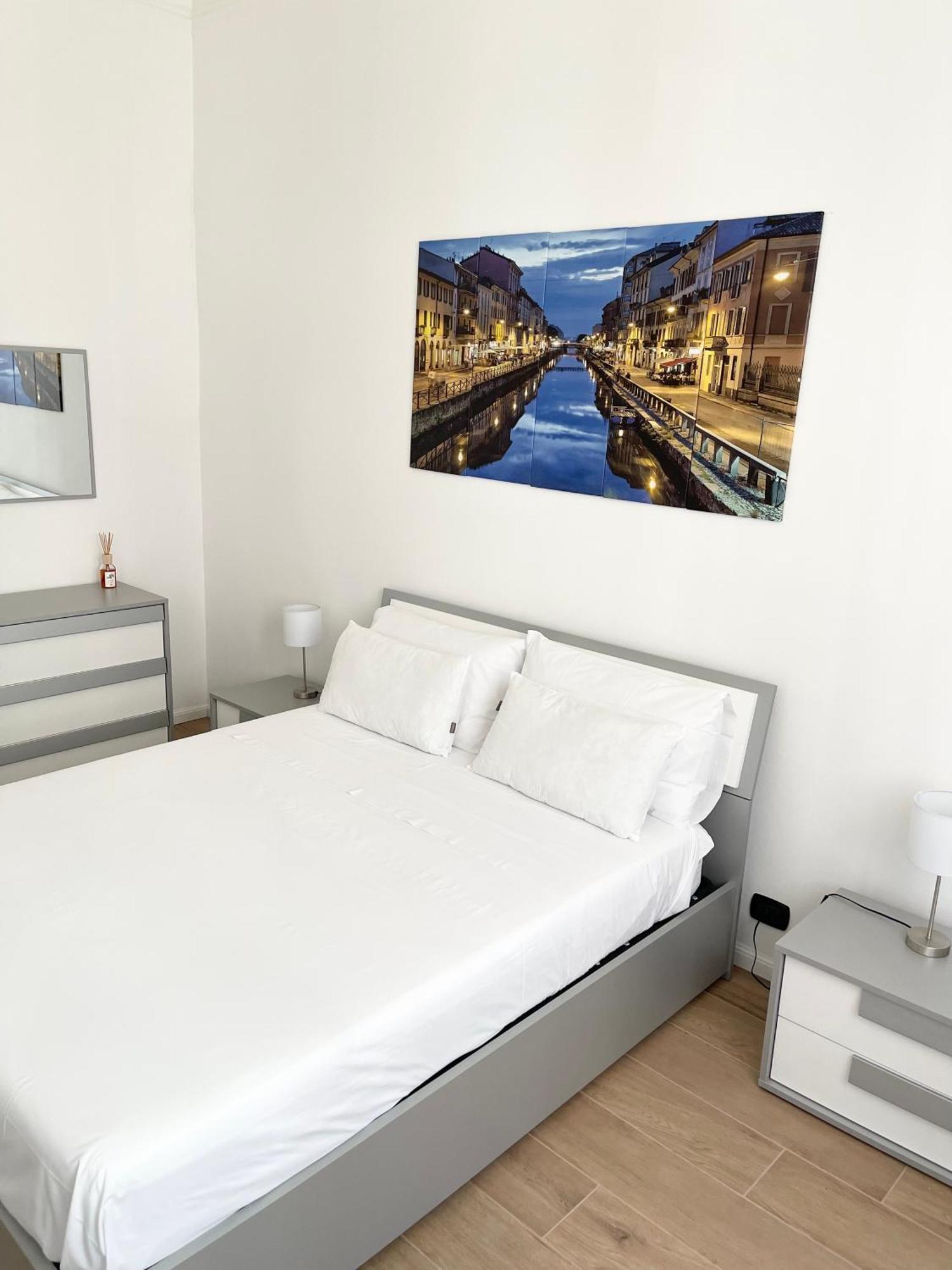 Ampio Bilocale Zona Navigli Appartamento