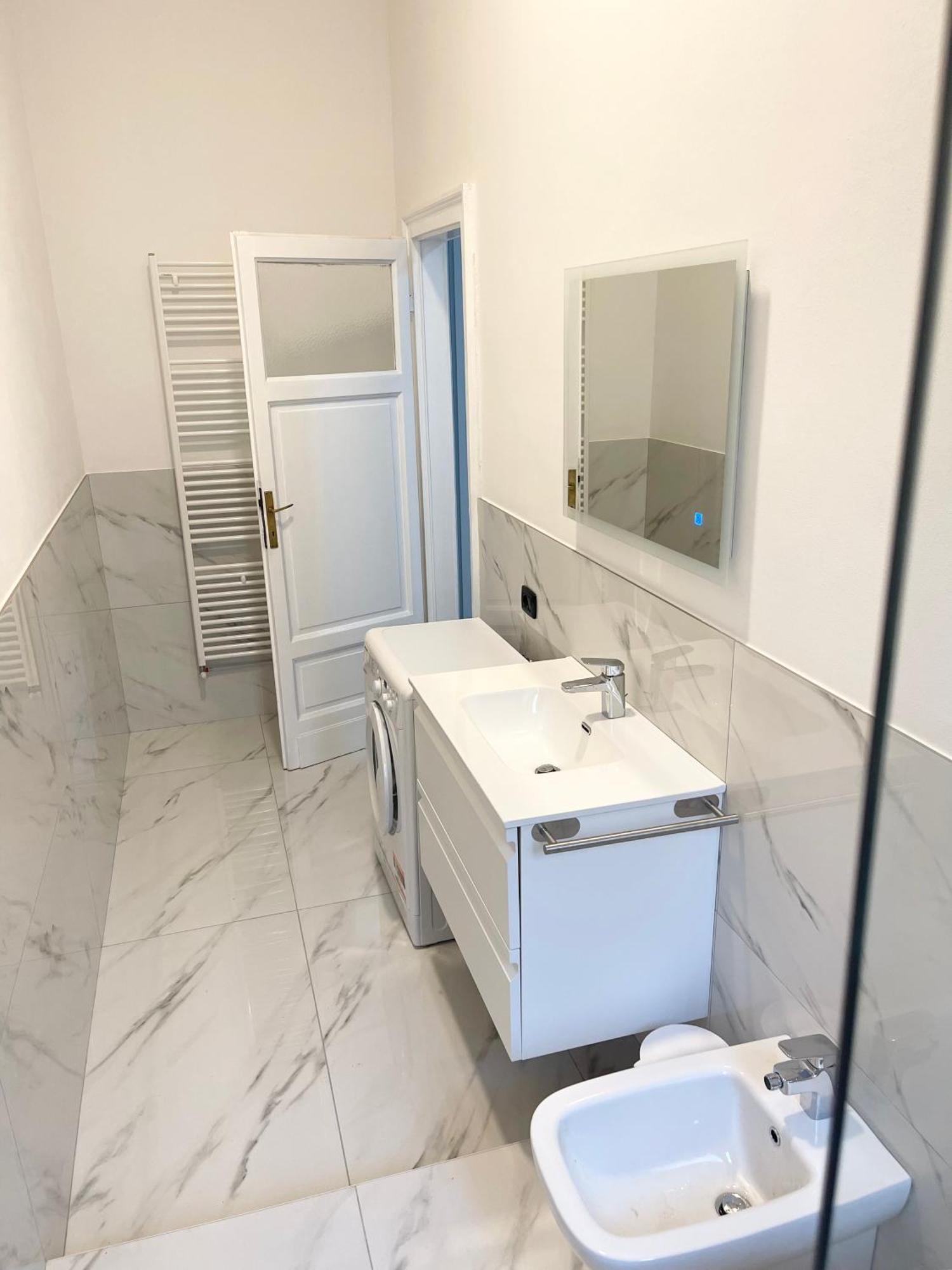 Ampio Bilocale Zona Navigli * Milaan