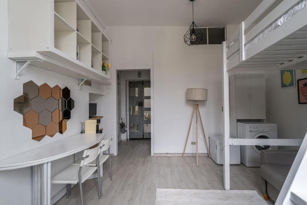 Cozy In The Center Of Appartement Milaan