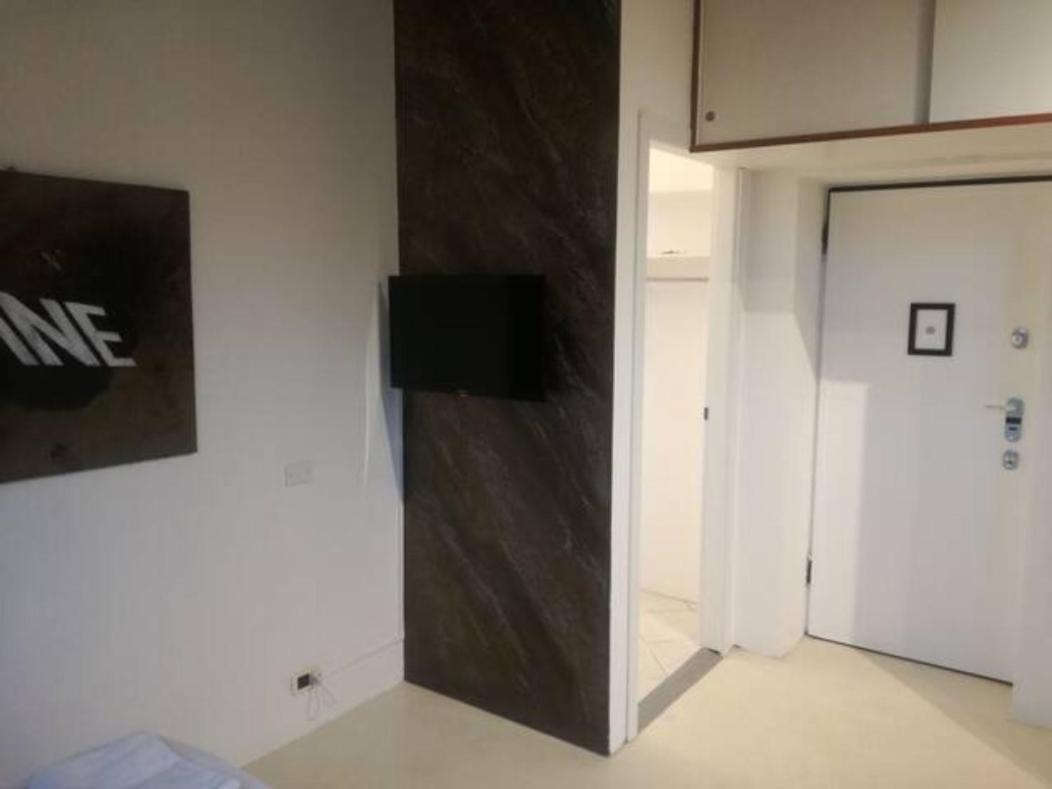 Bilocale Mansardato Zona Corso Buenos Aires Mm1-mm2 Lippi 2