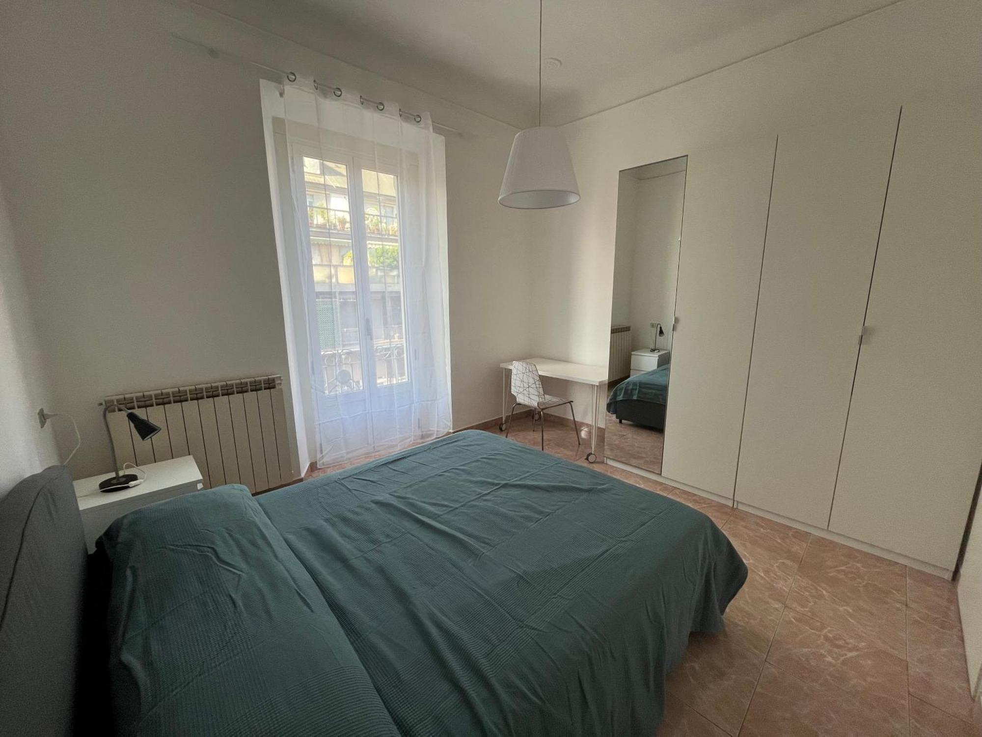 Appartamento In Zona De Angeli, Milano