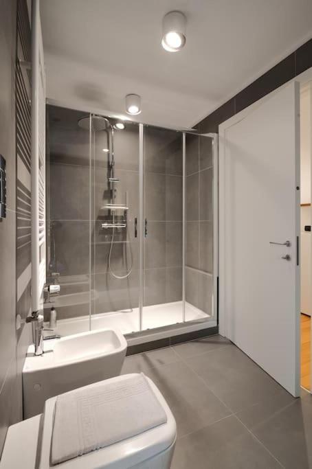 Life Suite-hosted By Sweetstay Appartamento