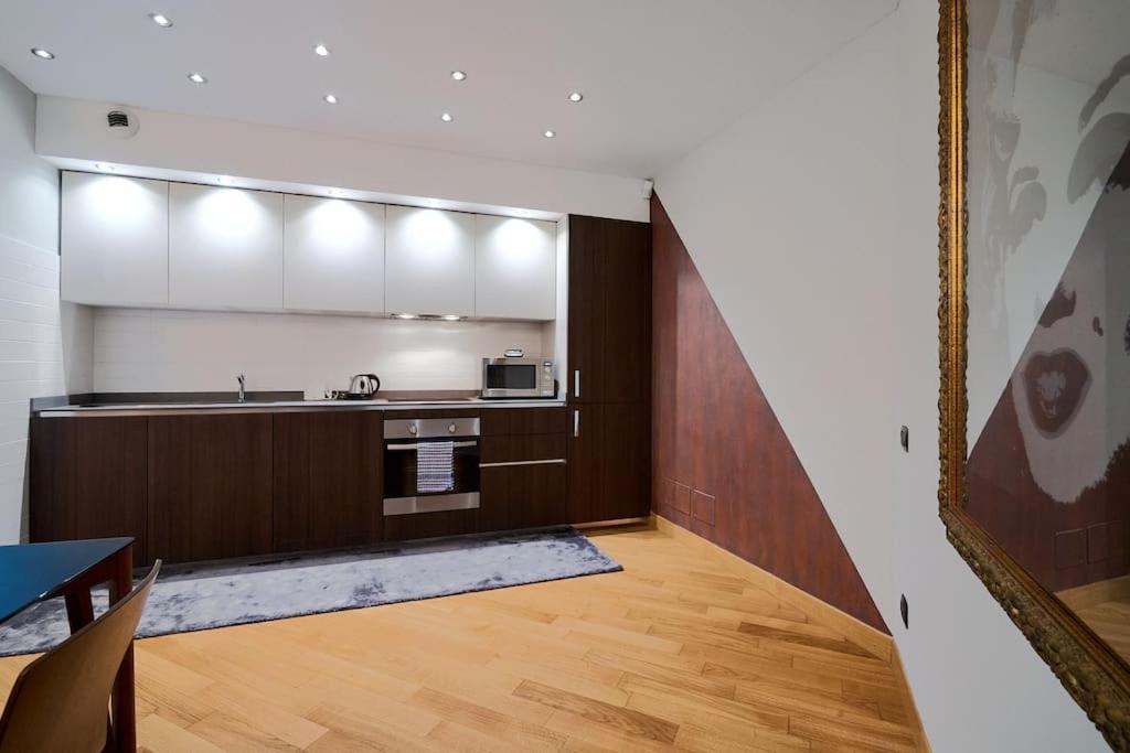 Life Suite-hosted By Sweetstay Appartamento Milano
