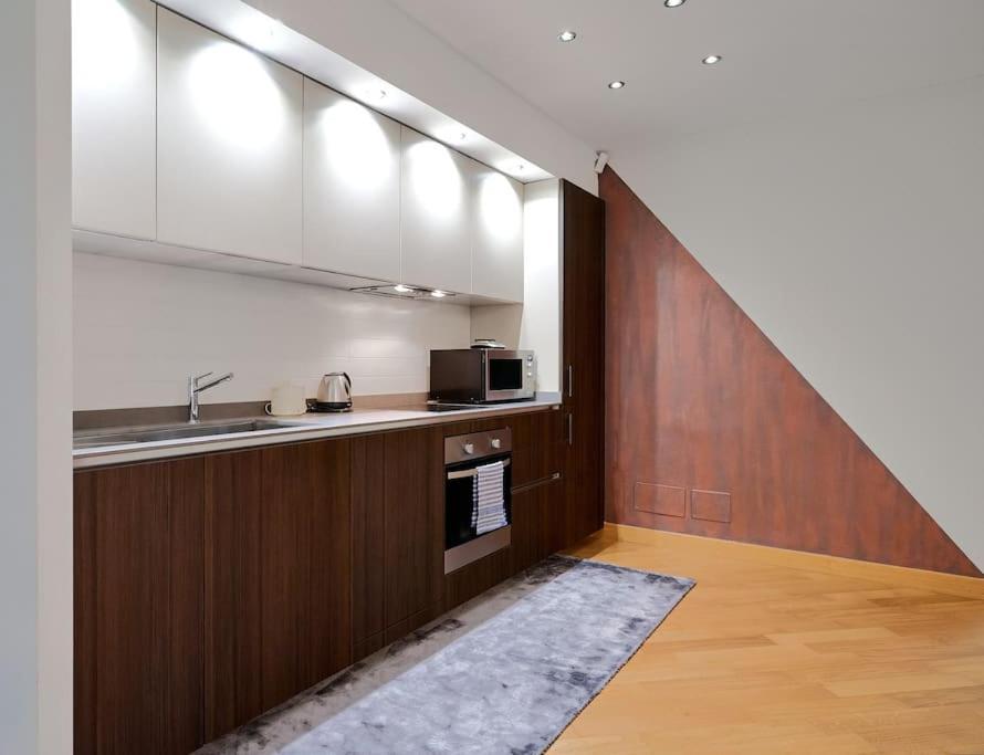 Life Suite-hosted By Sweetstay *