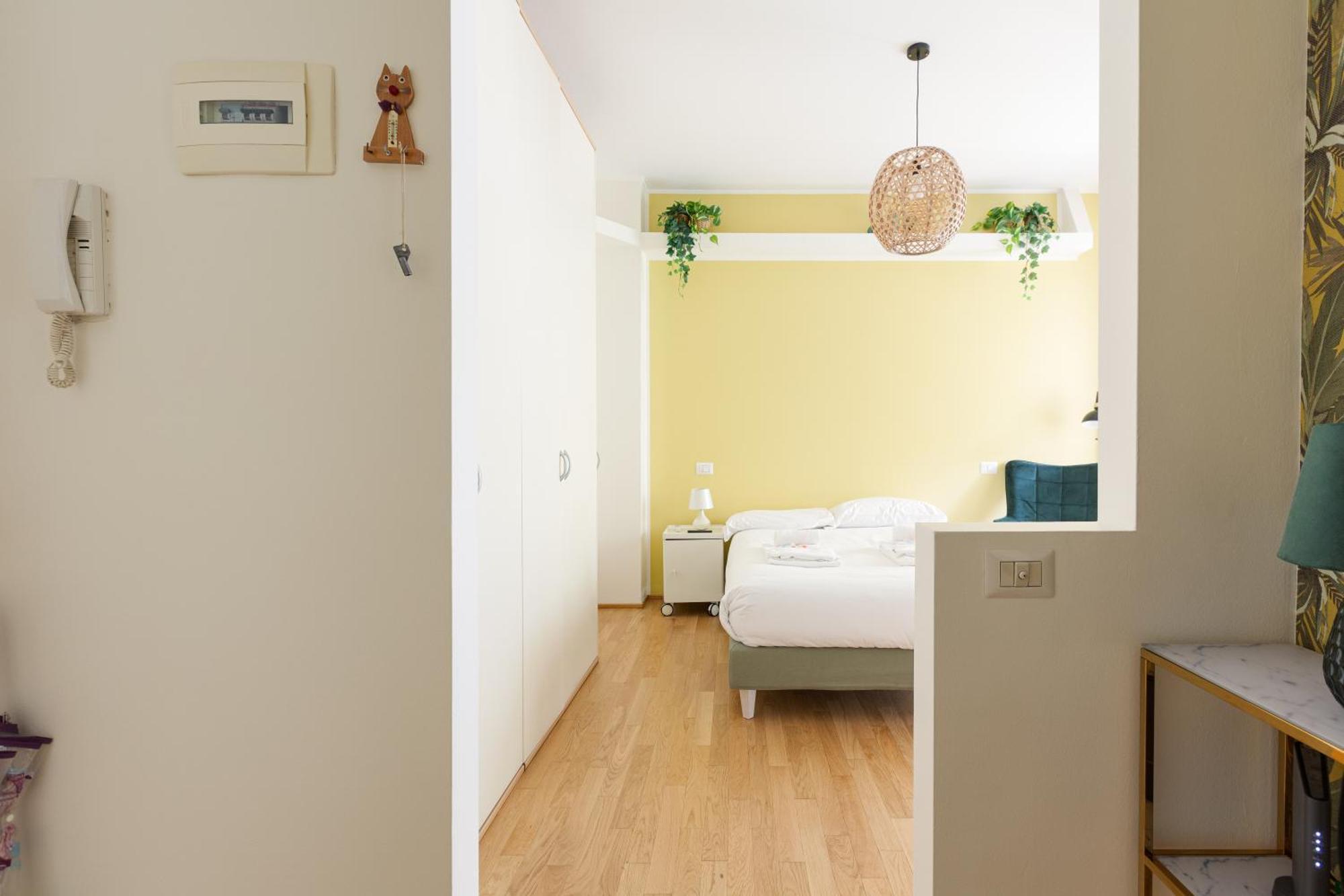 Gerusalemme M5 Yellow With Closed Balcony! * Milano