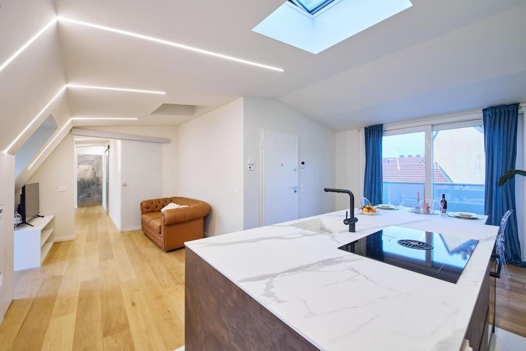 Appartamento Attico Lussuoso Con Spa A 10 Min Dal Duomo Milano