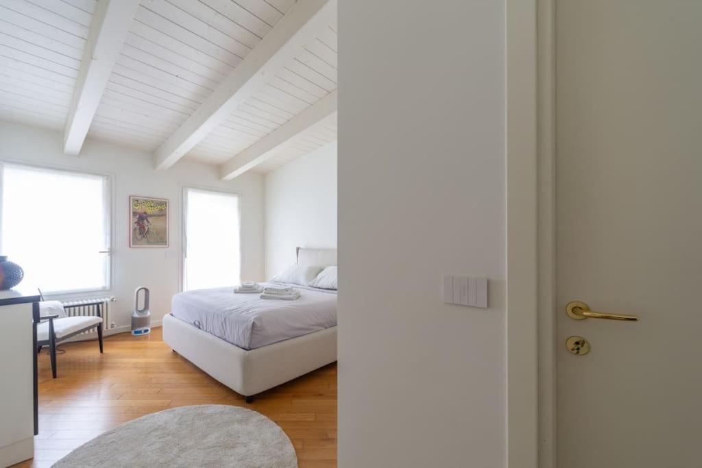 Castaldi Charming Suite-hosted By Sweetstay