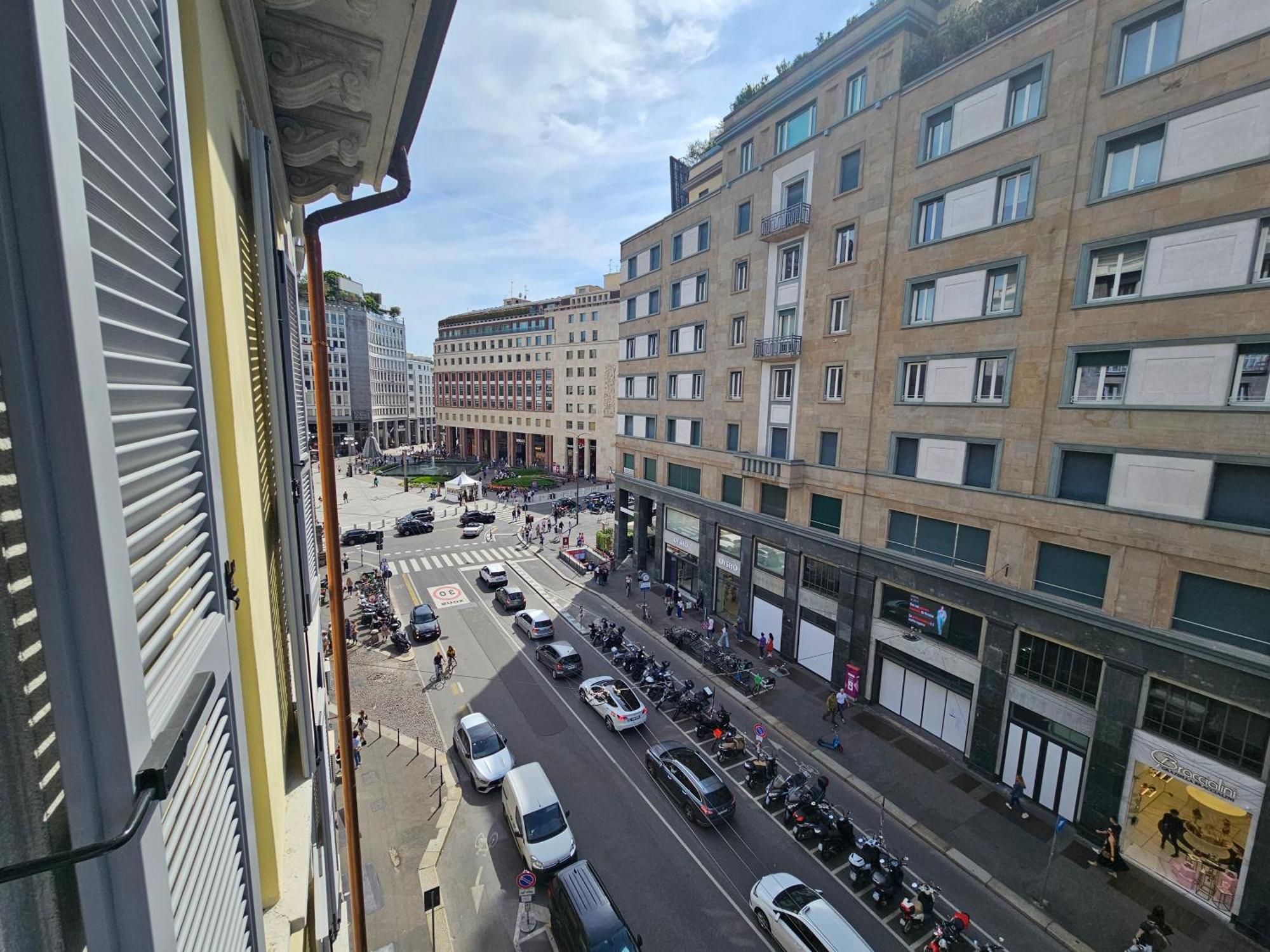Exclusive Top Floor 2-bedroom Flat Apartment *