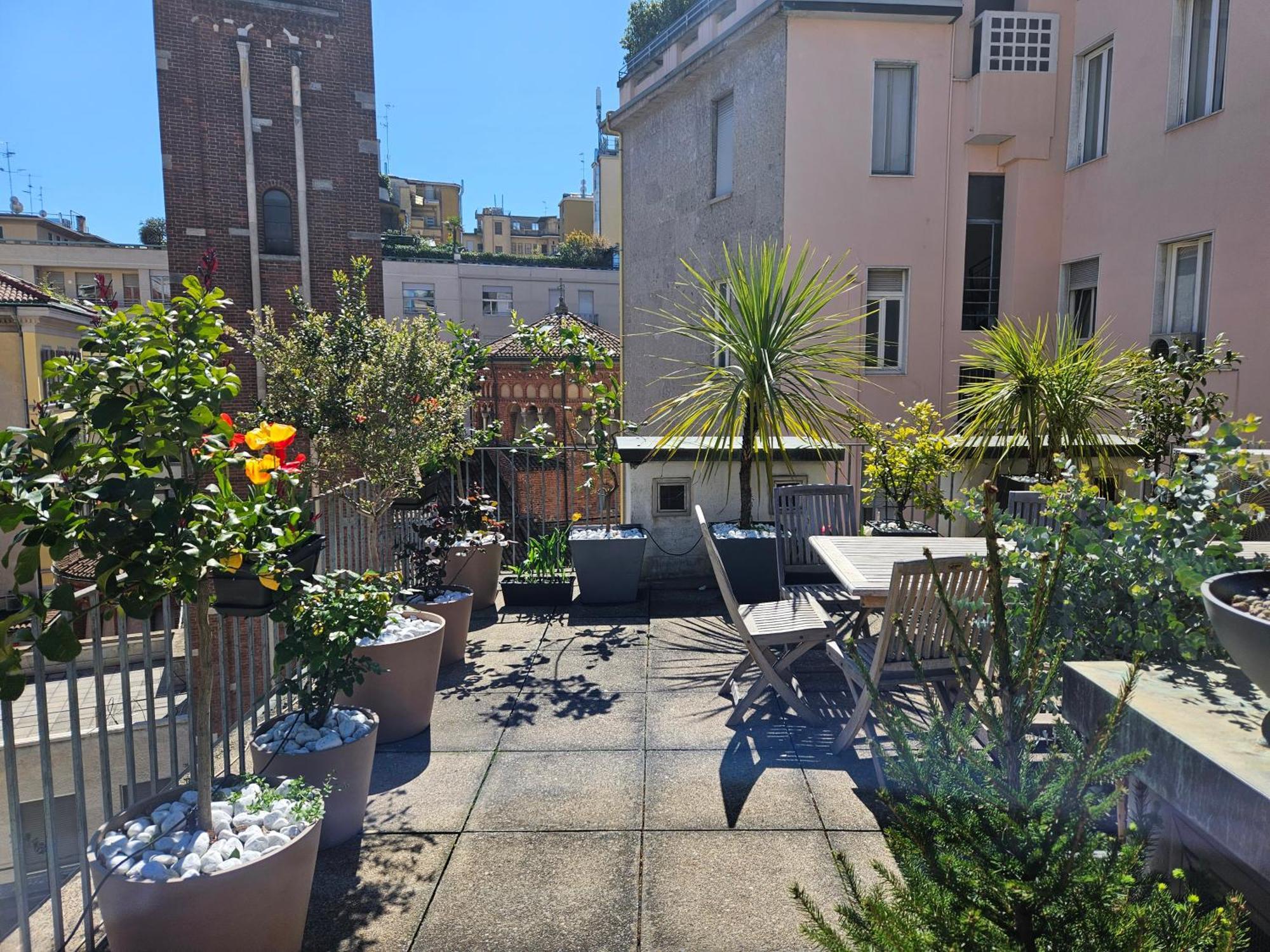 Exclusive Top Floor 2-bedroom Flat Appartamento