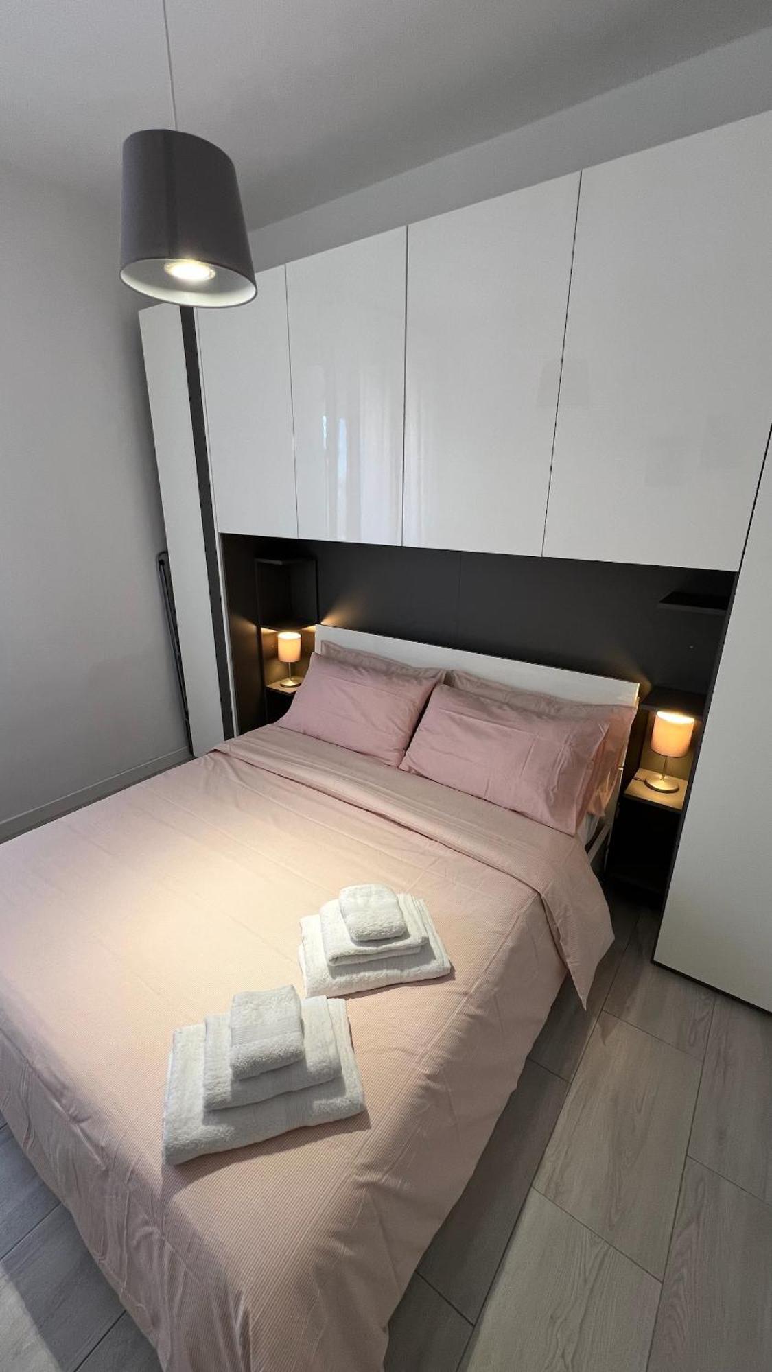 Leilighet Rafael - 10 Min From Linate Airport, Centrale Fs, Ospedale San Raffaele *