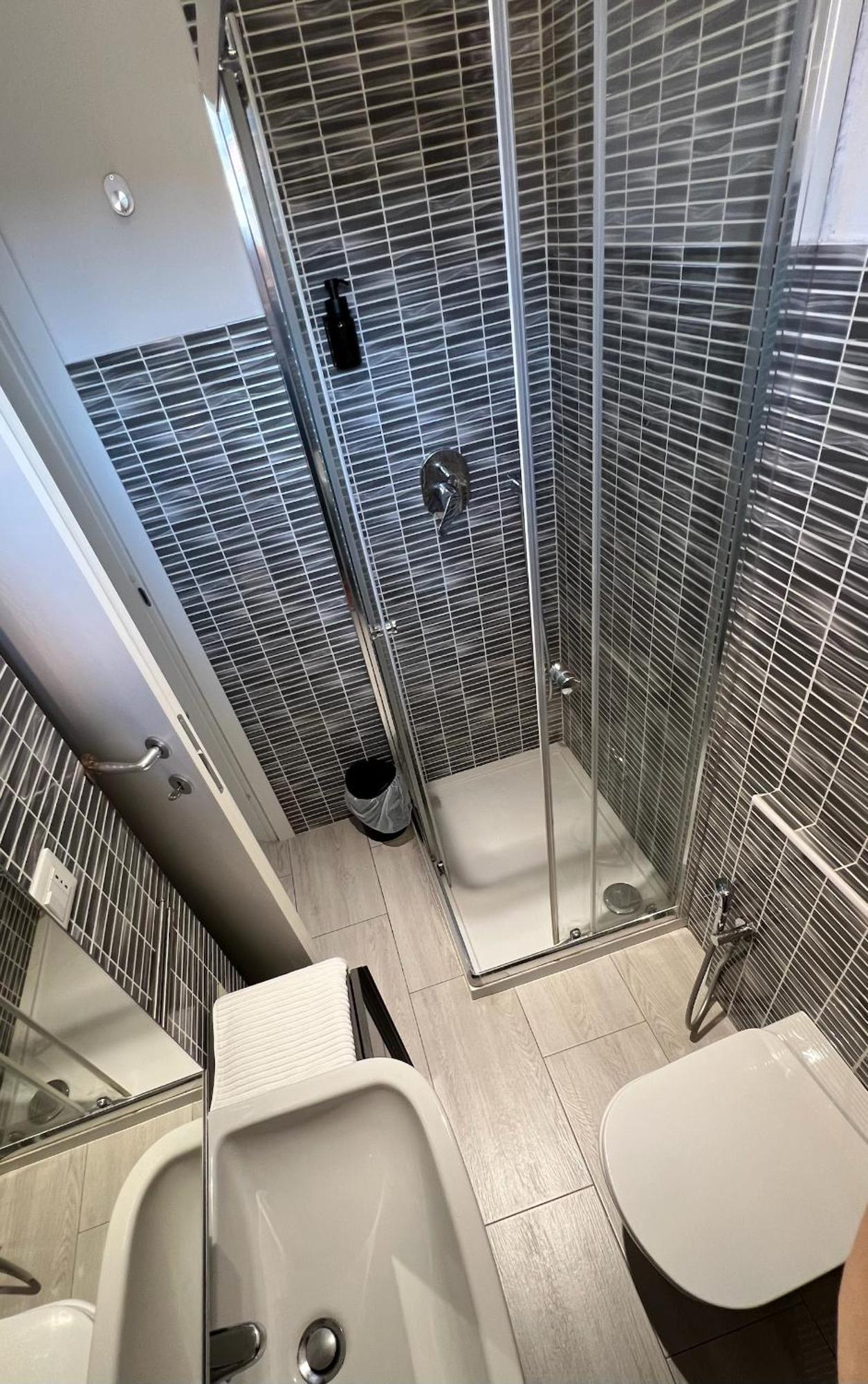 Rafael - 10 Min From Linate Airport, Centrale Fs, Ospedale San Raffaele Leilighet *
