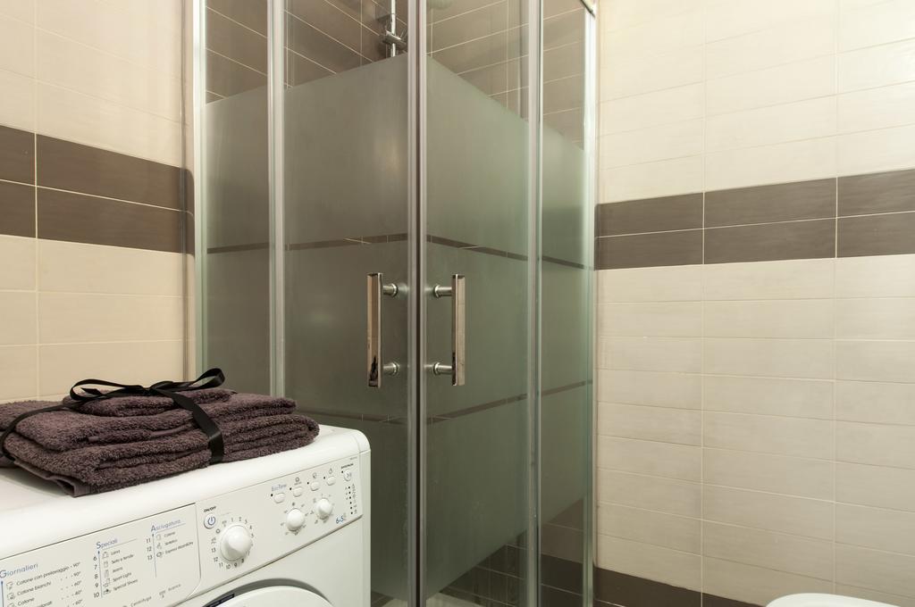 Golden House Apartment *