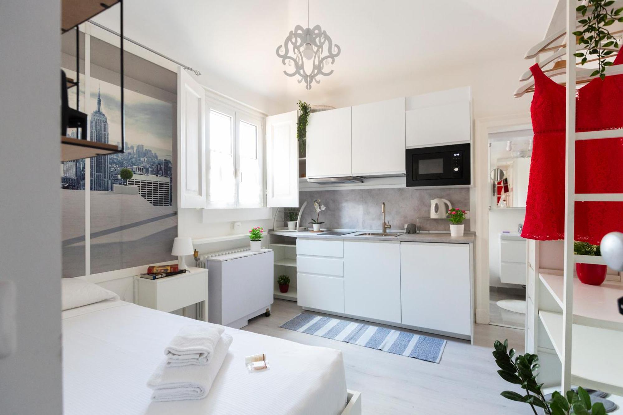 Commenda White * Milano