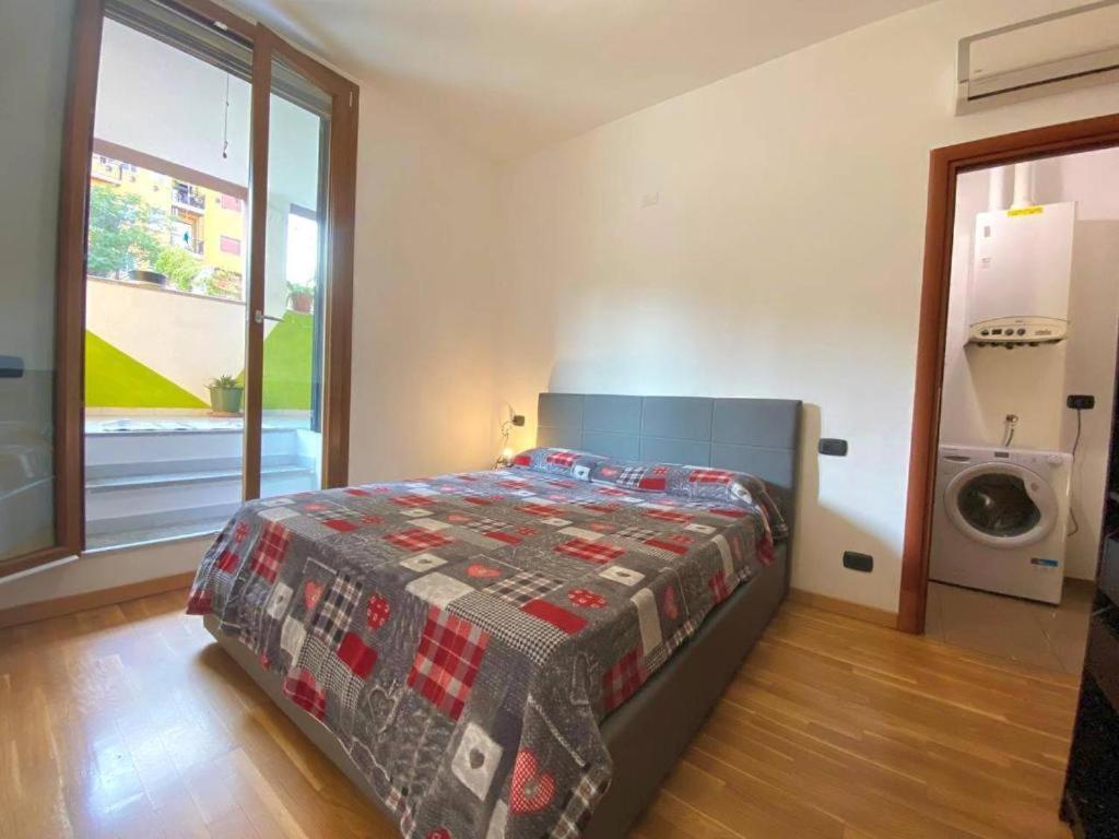 Appartamento Conte Rosso House, Con Doppia Terrazza In Coorte Tranquilla A Due Passi Da Stazione E Metropolitana Lambrate Milano