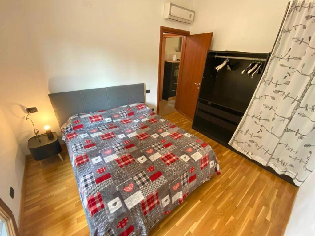 Conte Rosso House, Con Doppia Terrazza In Coorte Tranquilla A Due Passi Da Stazione E Metropolitana Lambrate