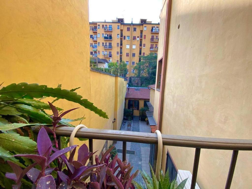 Conte Rosso House, Con Doppia Terrazza In Coorte Tranquilla A Due Passi Da Stazione E Metropolitana Lambrate Appartamento Milano