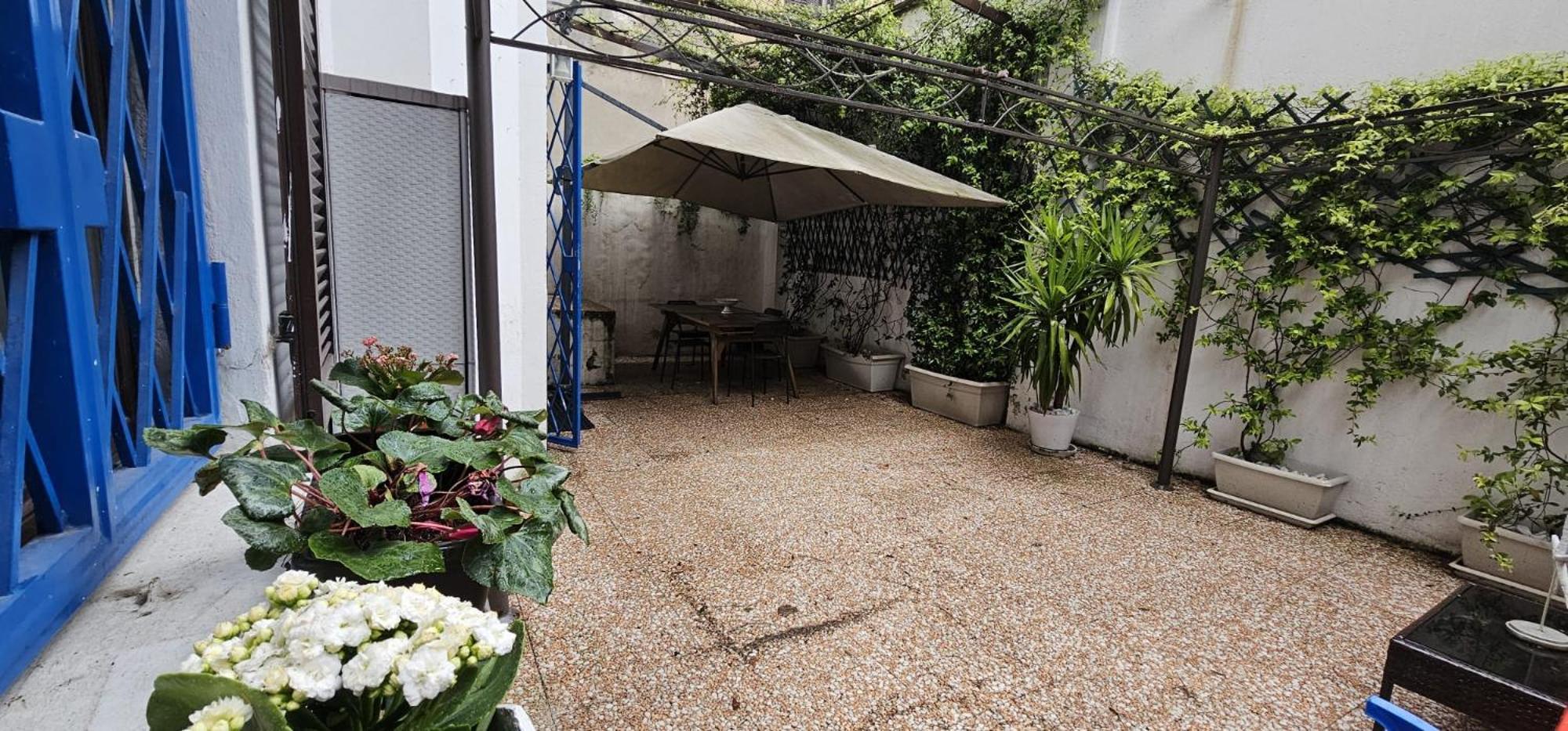House In The Center Of Apartment *