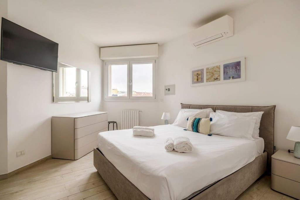 Brand New 3 Bedrooms In Navigli Area Apartment *