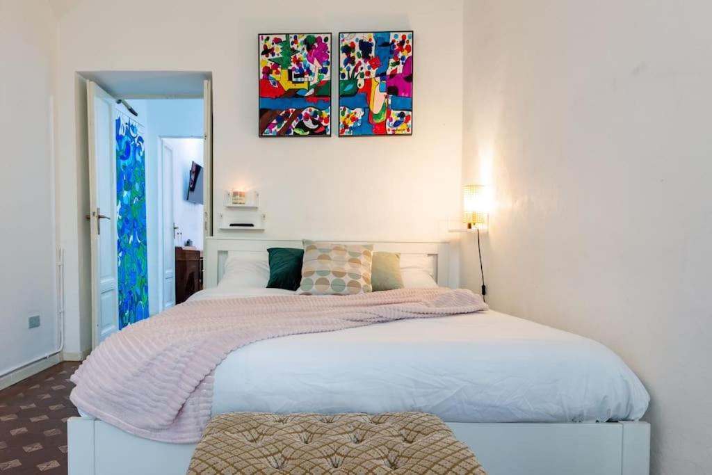 Apartment Bohemian Art Apartment. One Bedroom One Sofa