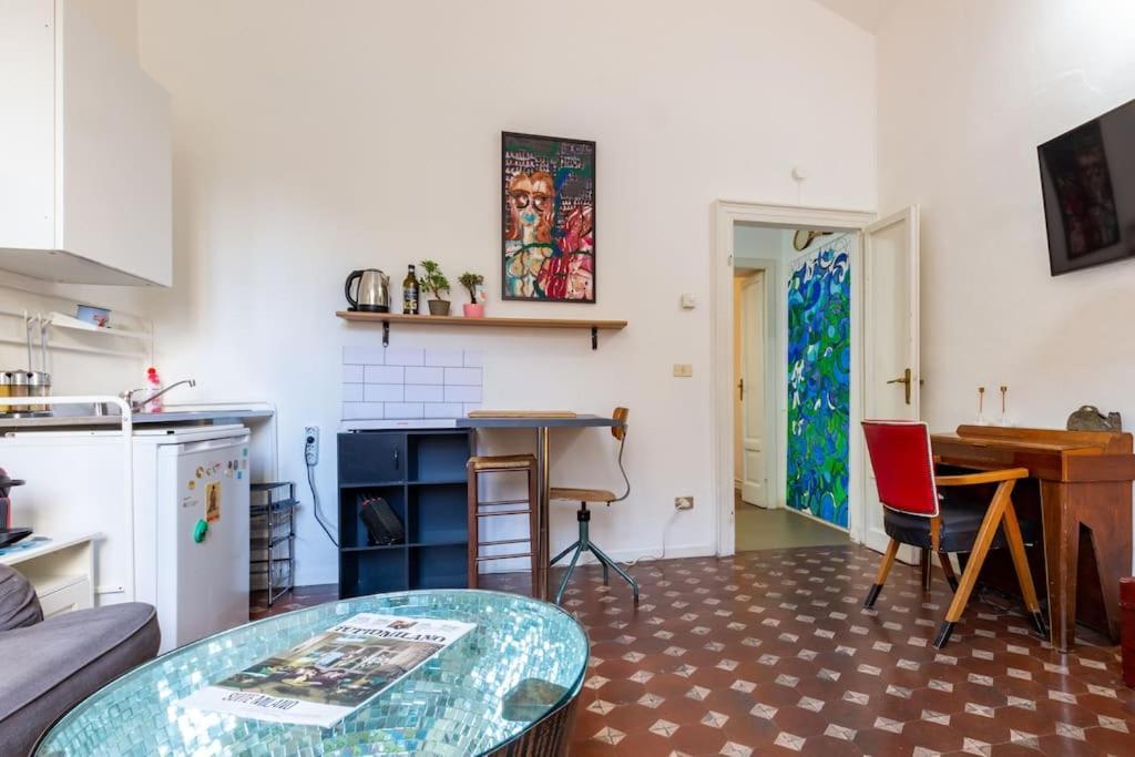 Bohemian Art Apartment. One Bedroom One Sofa Mailand