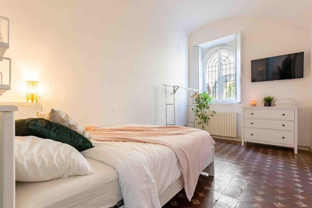 Bohemian Art Apartment. One Bedroom One Sofa * Mailand