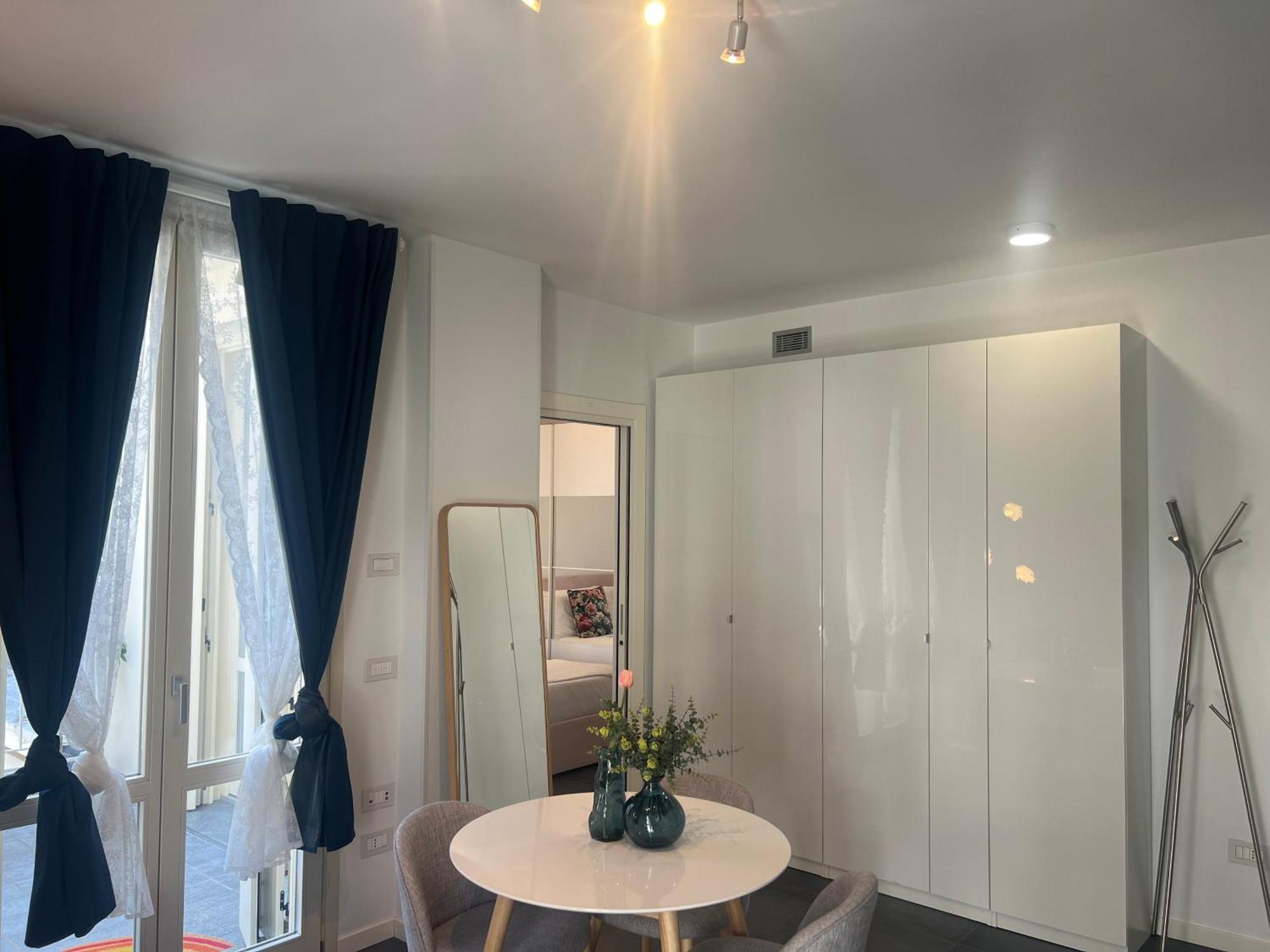Regina In Melegnano - Wifi, Breakfast Box And Terrace * Mailand