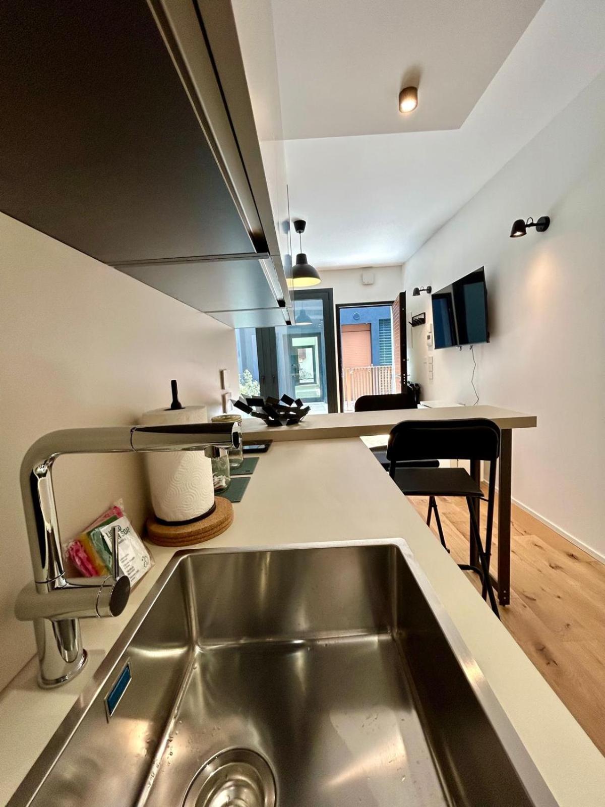 Apartment Kibilu Luxury With Terrace, Isola District And Near Garibaldi Station