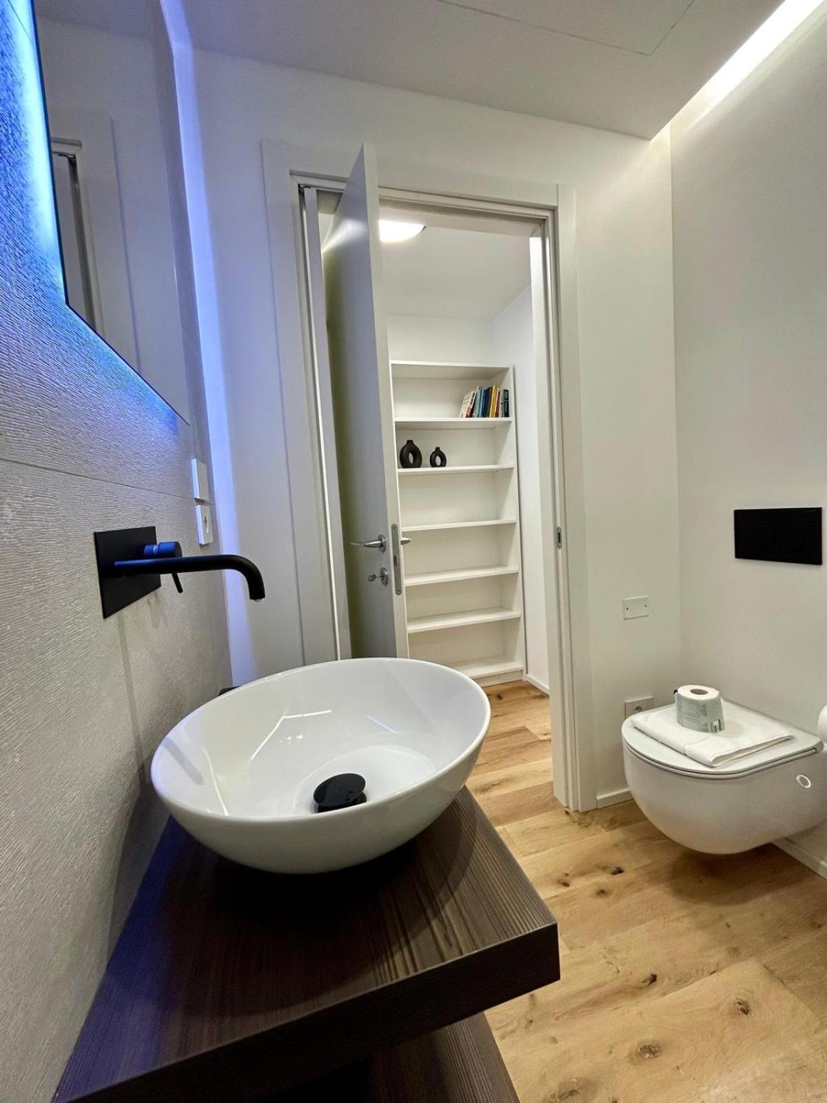 Apartment Kibilu Luxury With Terrace, Isola District And Near Garibaldi Station Milan