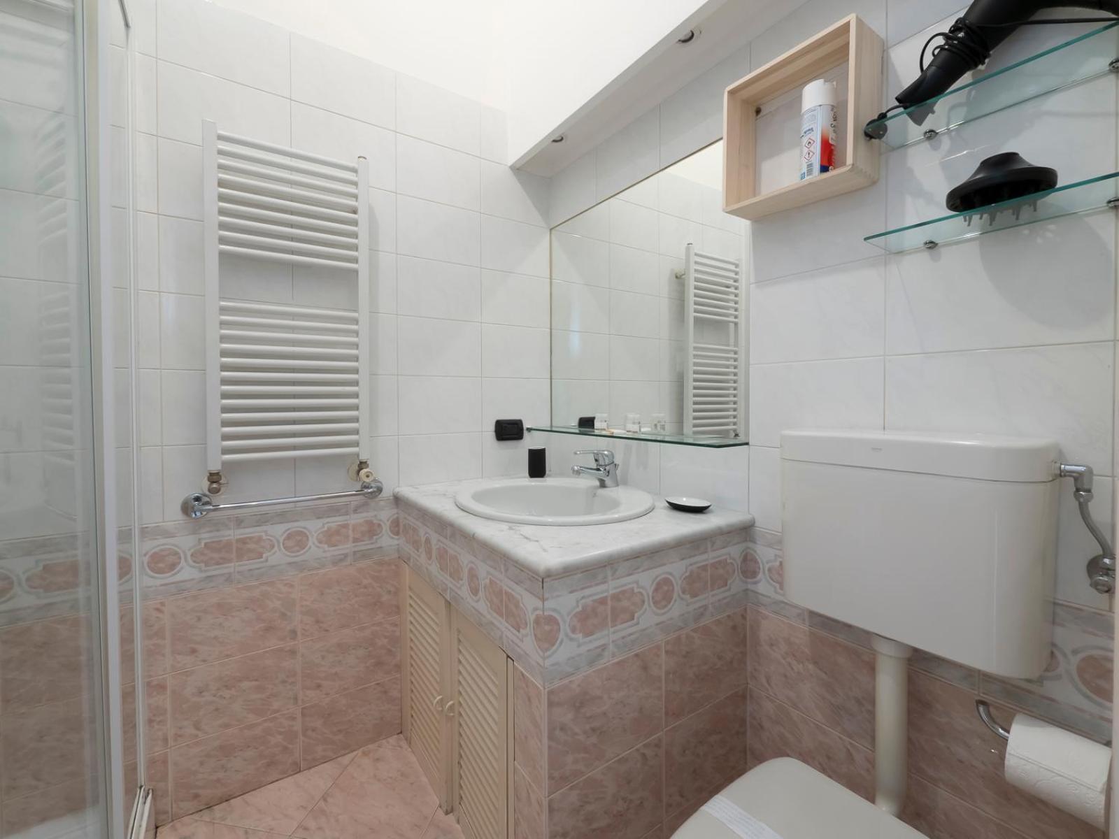 Xenia - Colorful In Fiera Area Apartment Milan
