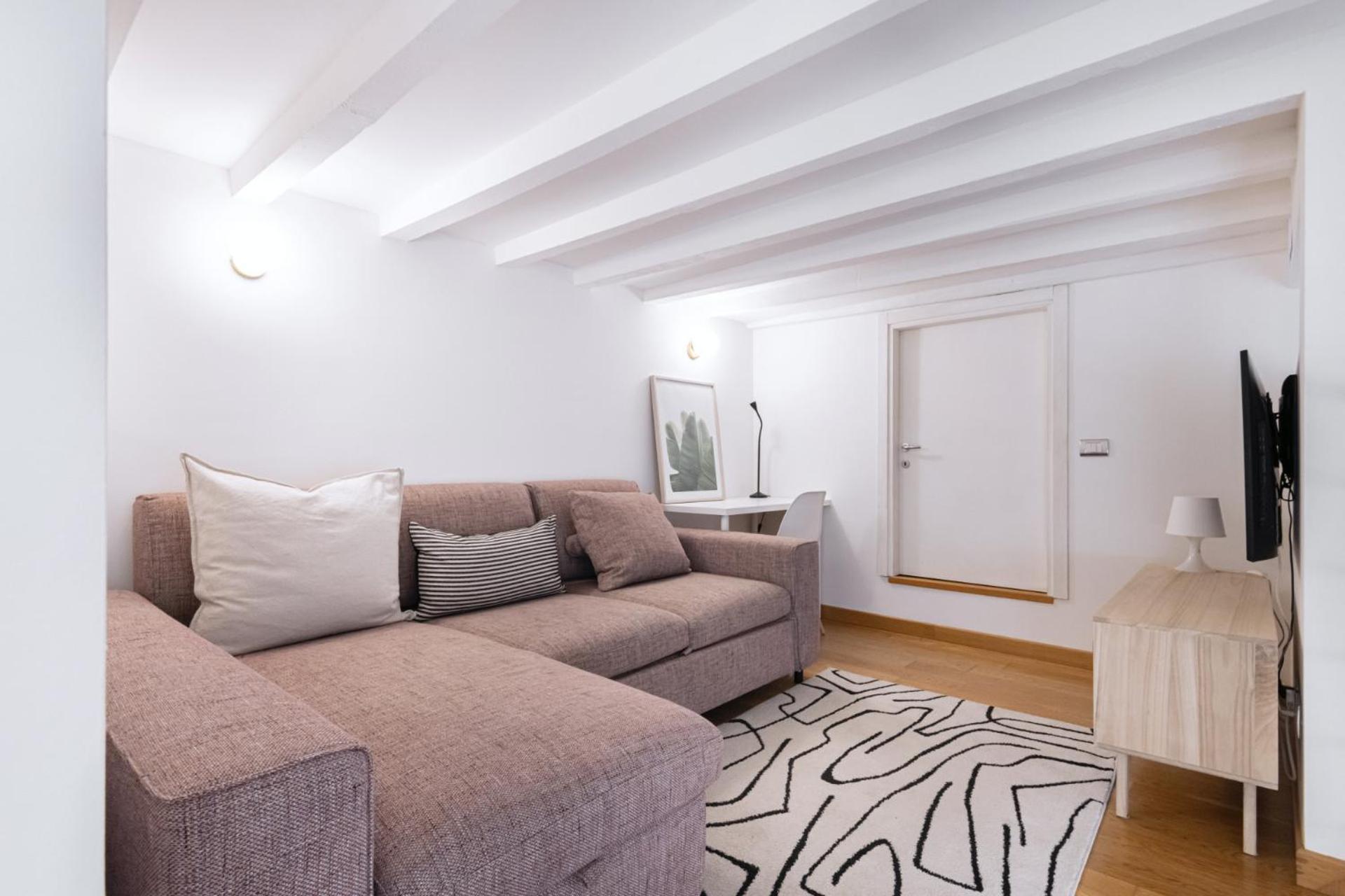 Easylife - Eleganza E Comfort In Loreto Milano