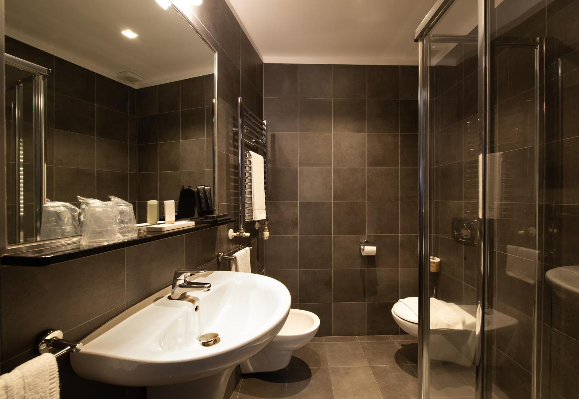 Hotell Five 3*