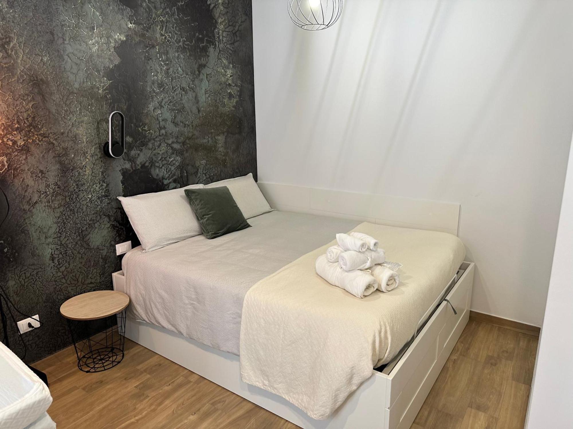 Repetti Design - 10 Min To Centre & Airport Apartment *
