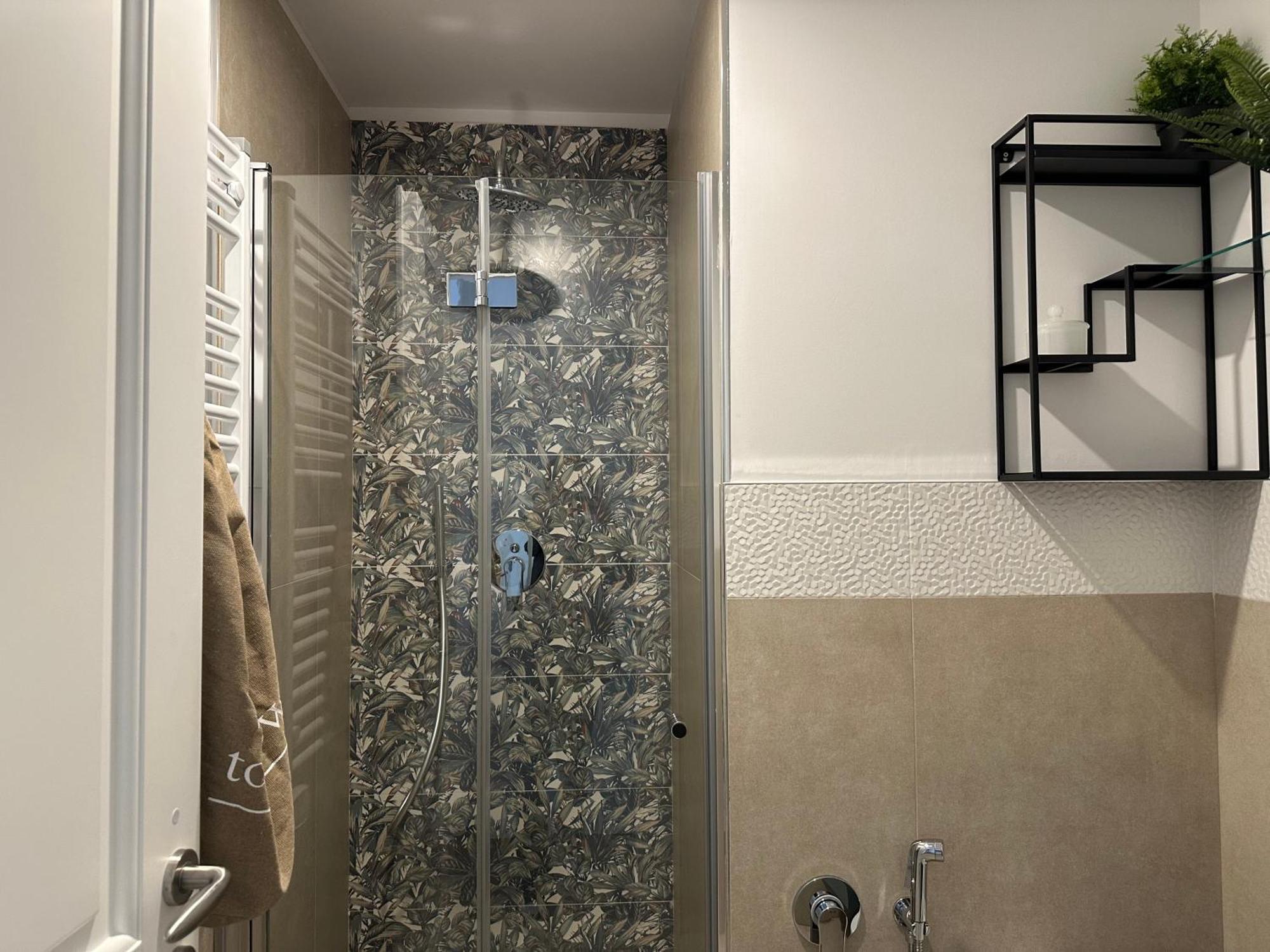 Repetti Design - 10 Min To Centre & Airport Apartment