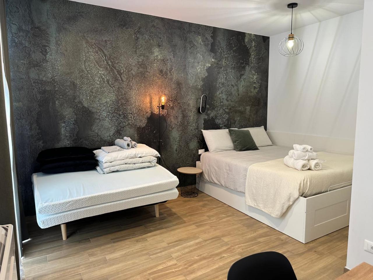Repetti Design - 10 Min To Centre & Airport Apartment