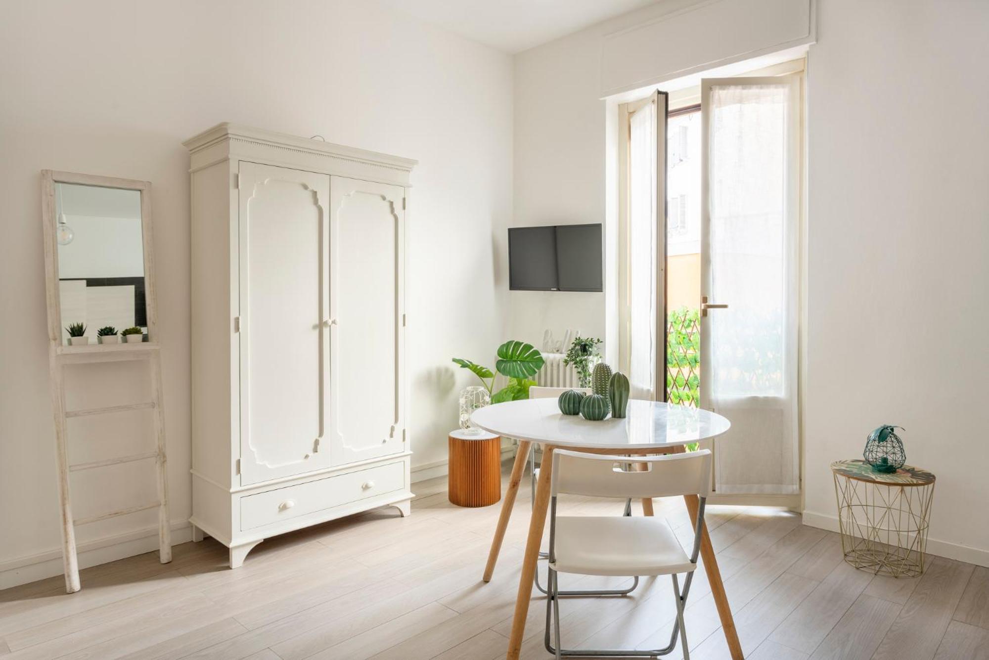 New! Charming & Pretty Flat In Center