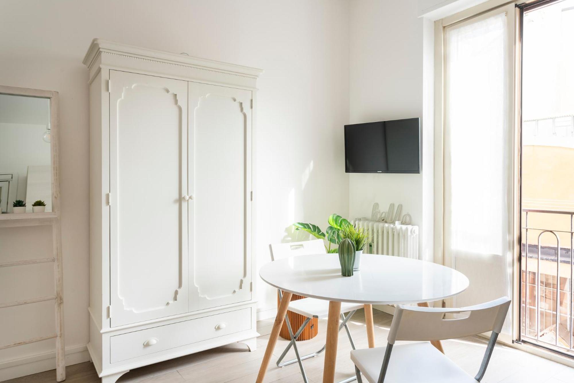 New! Charming & Pretty Flat In Center *