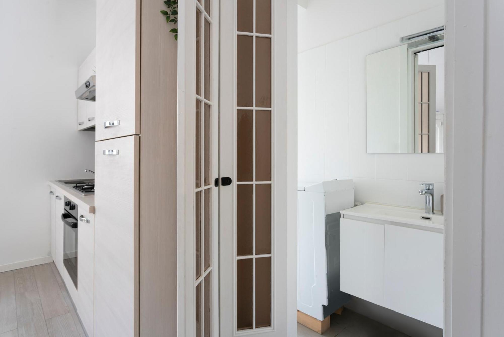 New! Charming & Pretty Flat In Center *