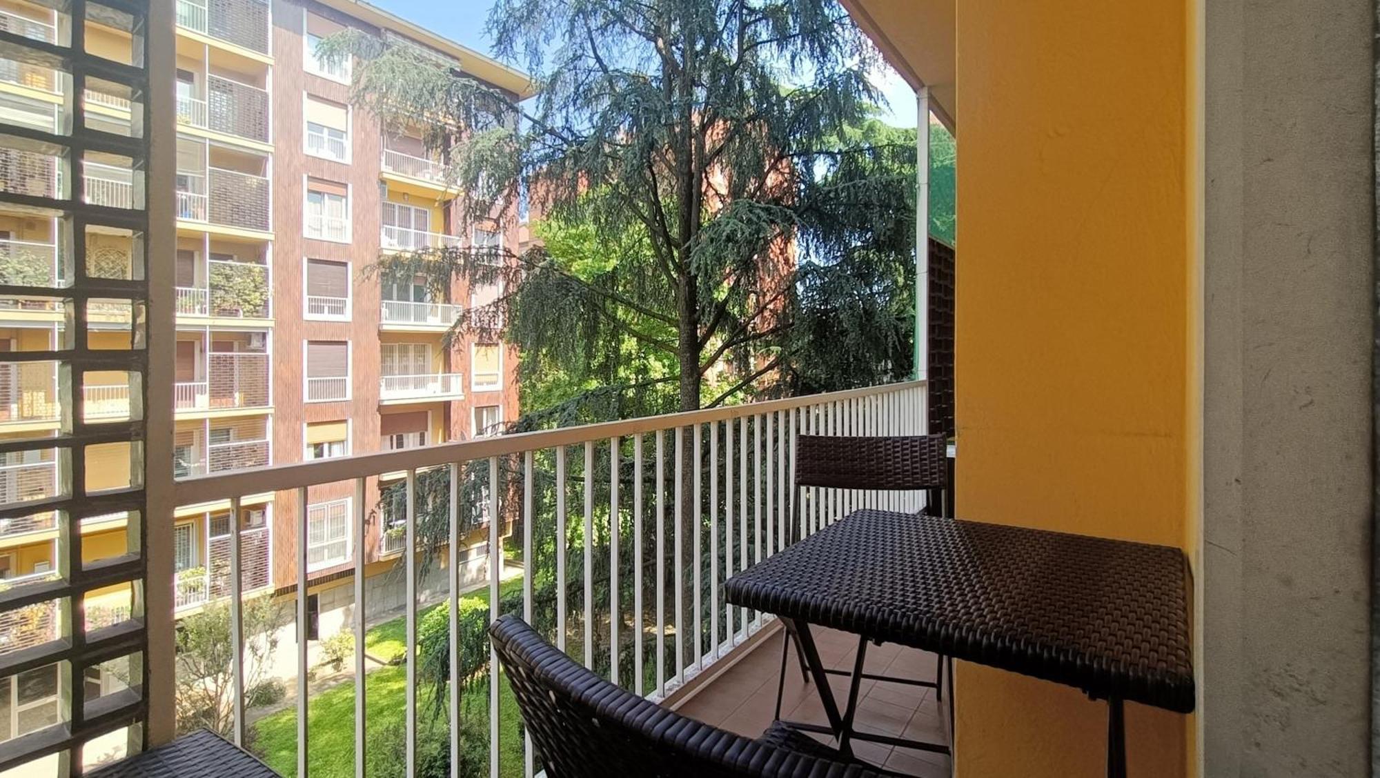 Sahi - Via Dei Ciclamini Mm1 Primaticcio, Stadio San Siro, Ospedale San Carlo Milaan