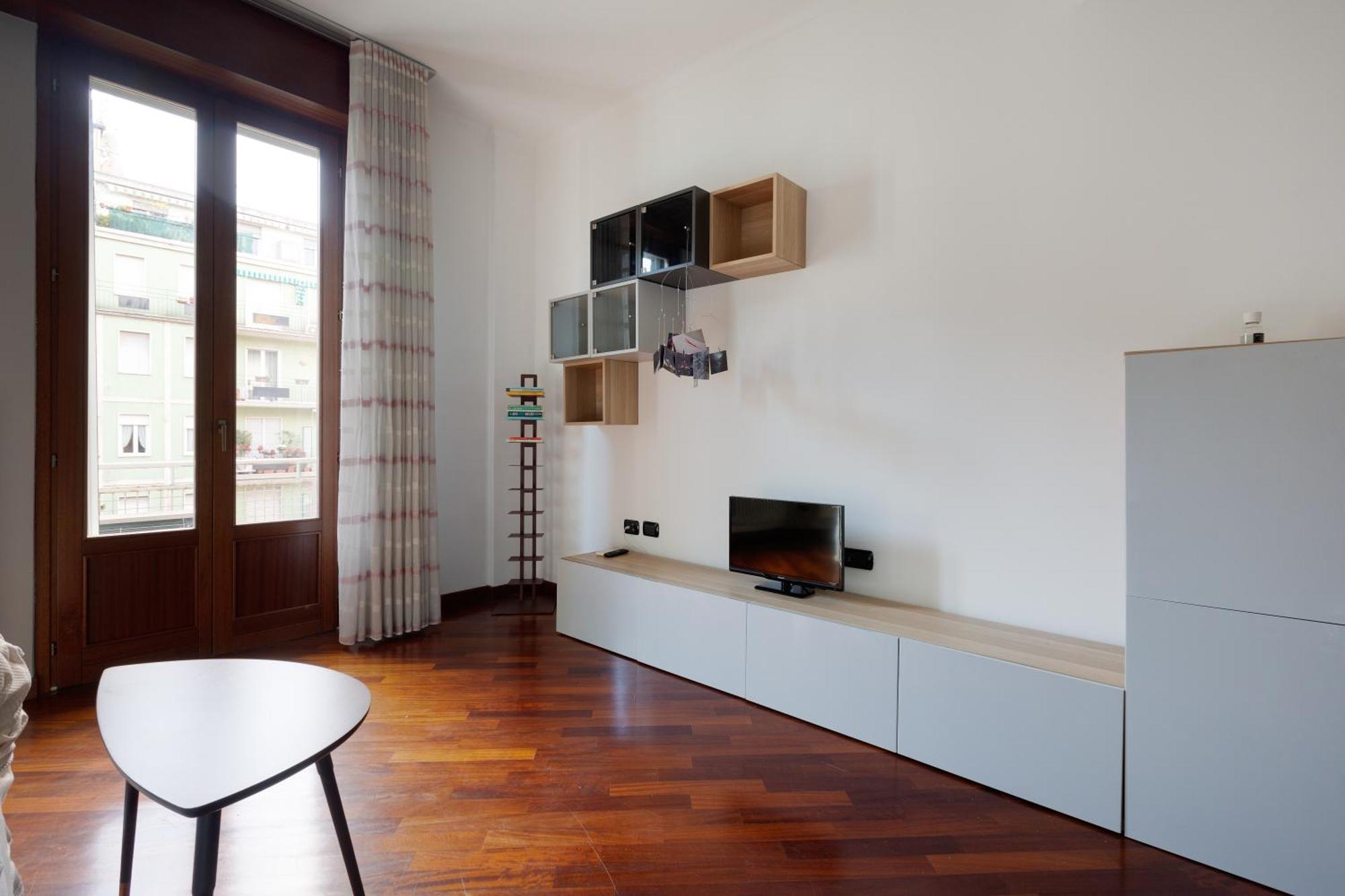 Sondrio M3 - Spacious With Balcony! * Milano