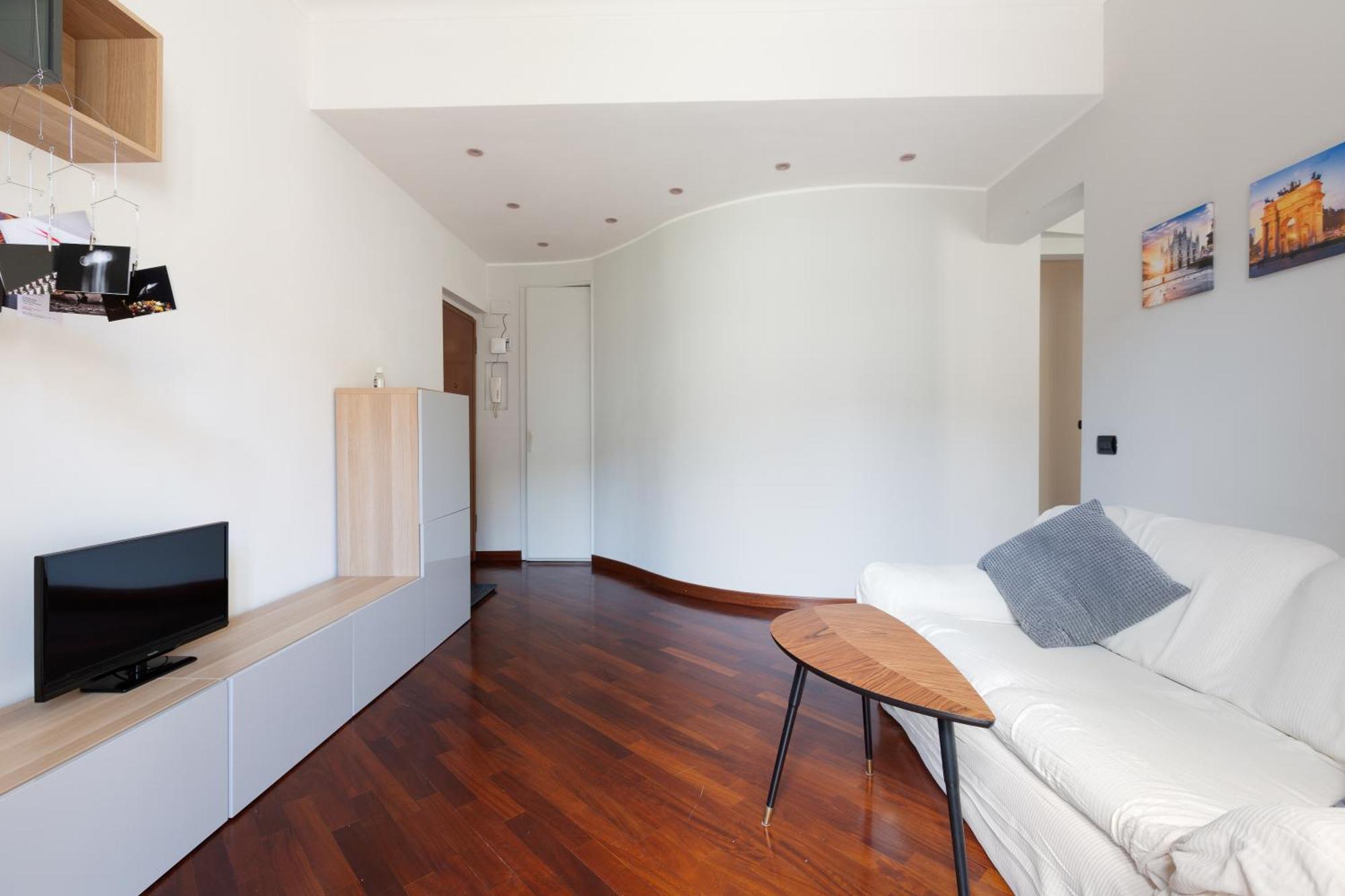 Sondrio M3 - Spacious With Balcony!